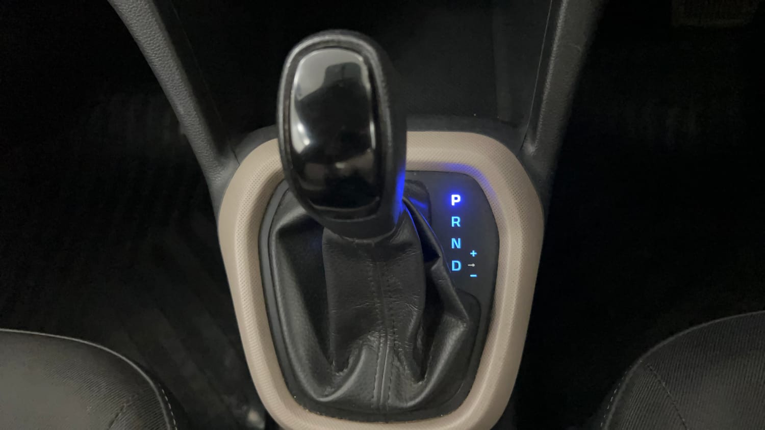 Used 2017 Hyundai Grand i10 Sportz (O) AT 1.2 Kappa VTVT Petrol Automatic interior GEAR  KNOB VIEW
