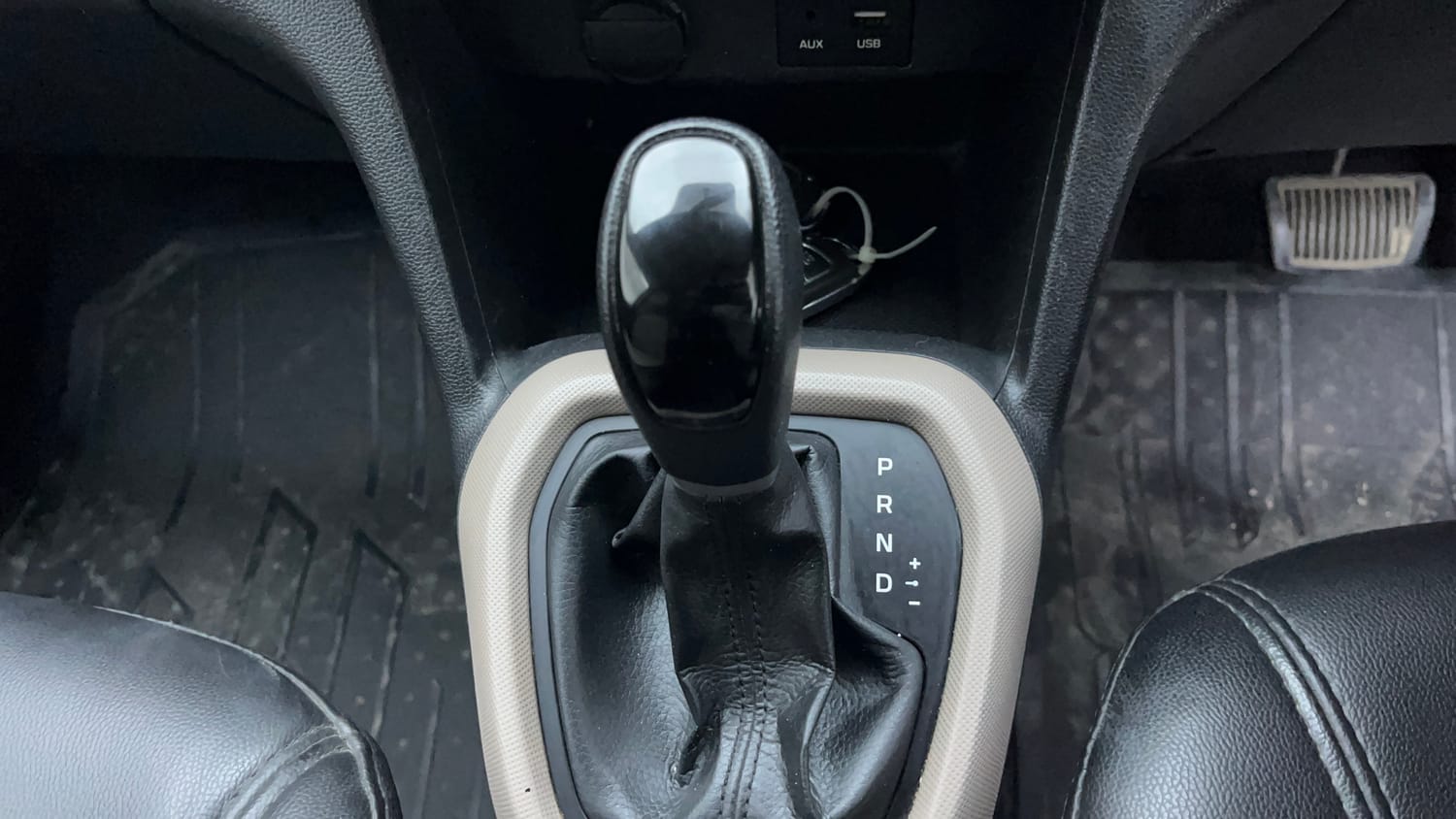 Used 2016 Hyundai Grand i10 Asta AT 1.2 Kappa VTVT Petrol Automatic interior GEAR  KNOB VIEW