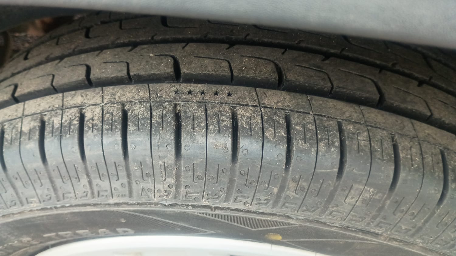 Used 2020 Renault Kwid RXT Petrol Manual tyres LEFT REAR TYRE TREAD VIEW