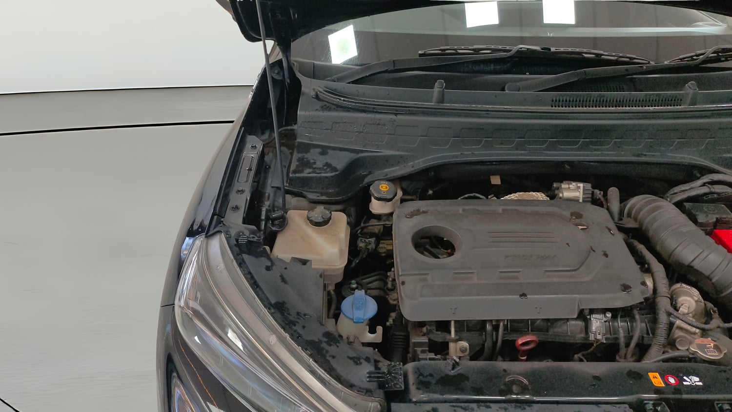 Used 2020 Kia Sonet GTX Plus 1.5 AT Diesel Automatic engine ENGINE RIGHT SIDE HINGE & APRON VIEW