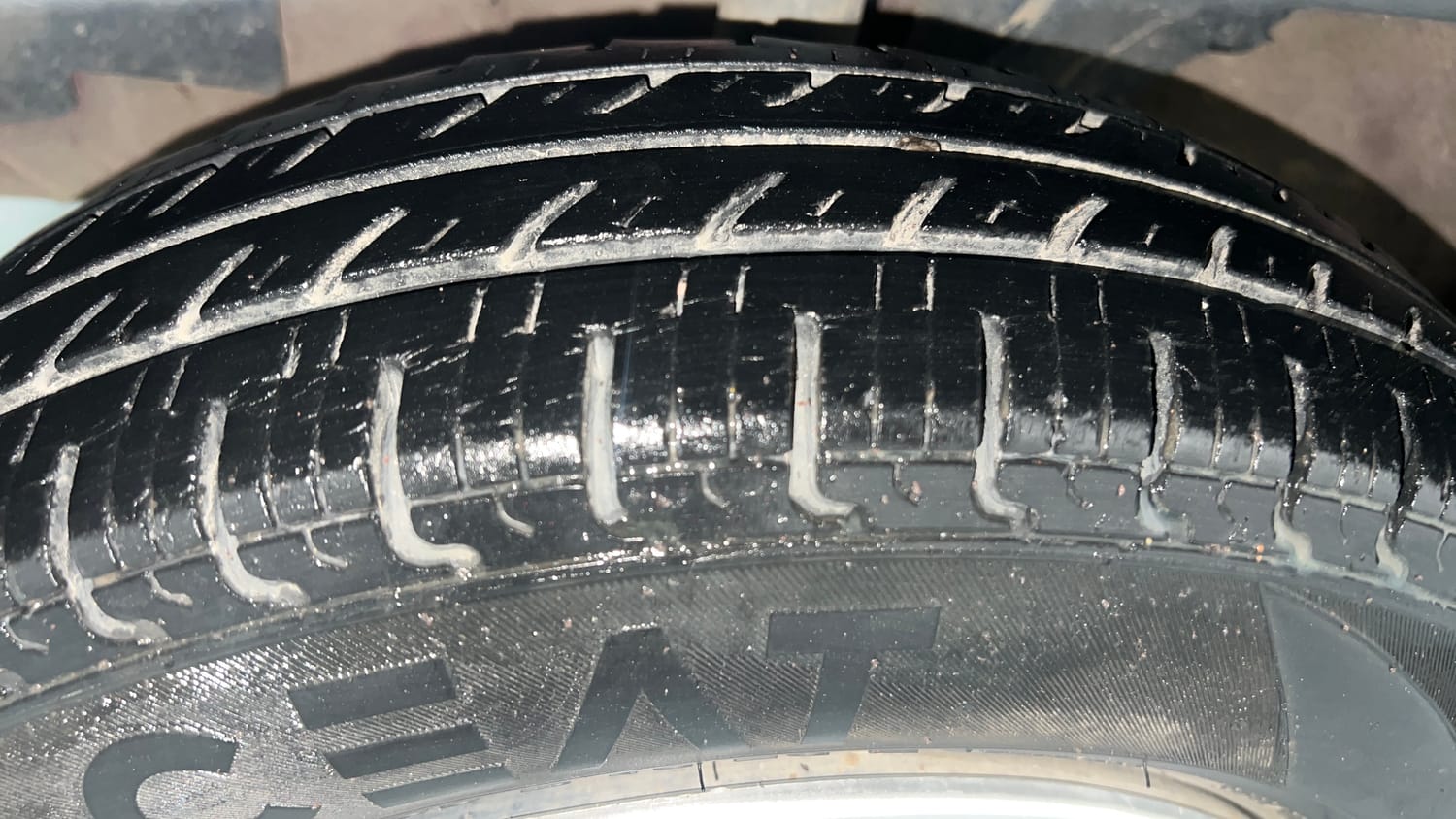 Used 2018 Renault Kwid 1.0 RXL Petrol Manual tyres LEFT FRONT TYRE TREAD VIEW