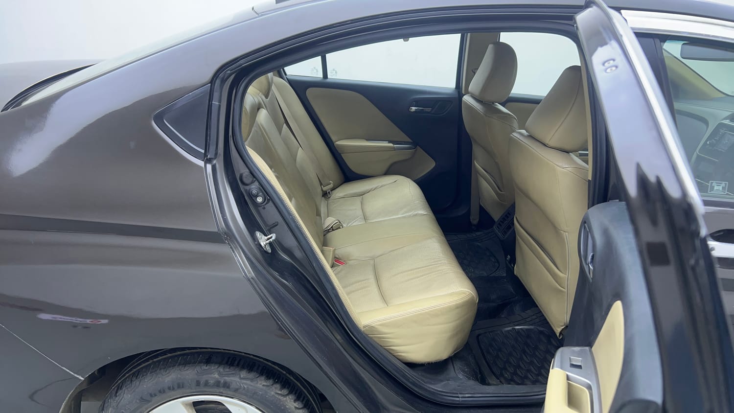 Used 2016 Honda City VX CVT Petrol Automatic interior RIGHT SIDE REAR DOOR CABIN VIEW