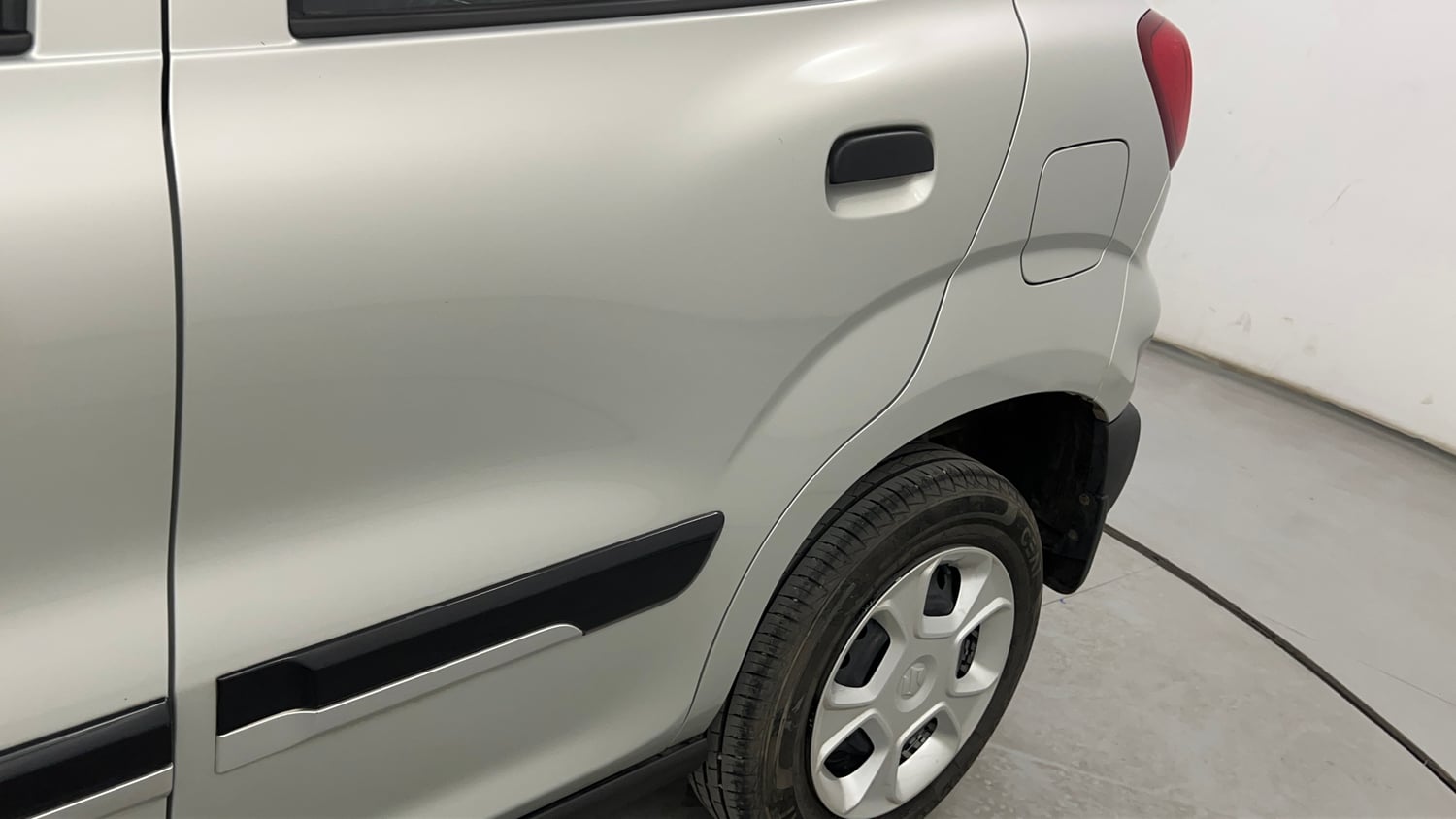 Used 2024 Maruti Suzuki S-Presso VXi (O) AMT Petrol Automatic dents MINOR SCRATCH