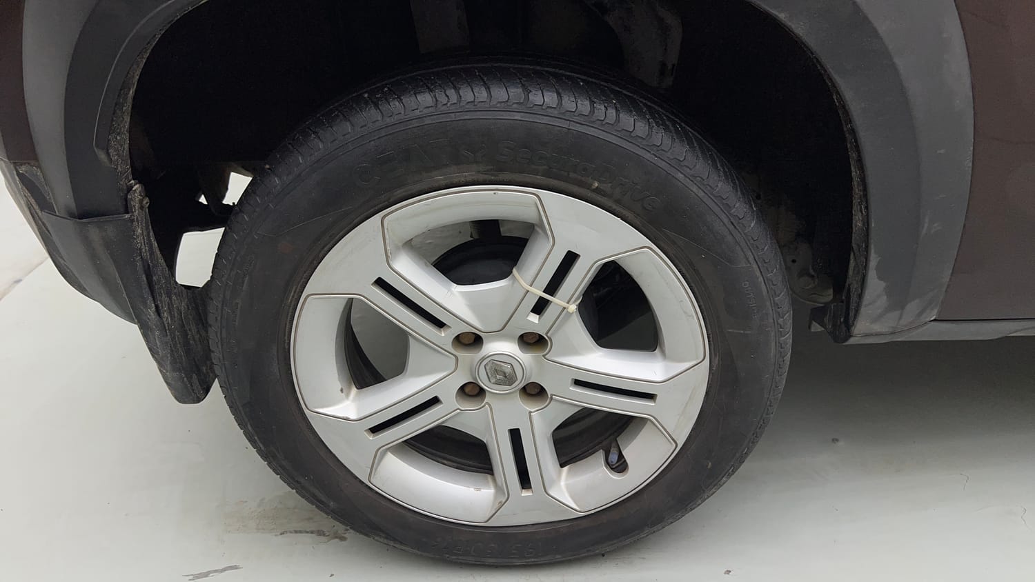 Used 2021 Renault Kiger RXT MT Petrol Manual tyres RIGHT REAR TYRE RIM VIEW