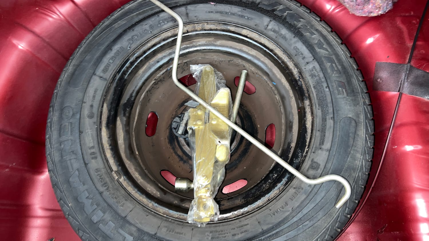 Used 2016 Renault Kwid RXT Petrol Manual tyres SPARE TYRE VIEW