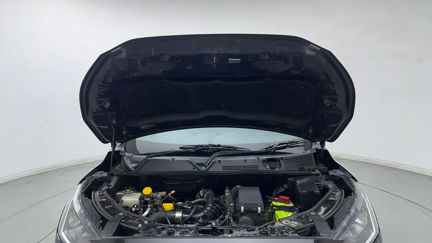 Used 2021 Nissan Magnite XV Turbo CVT Petrol Automatic engine ENGINE & BONNET OPEN FRONT VIEW