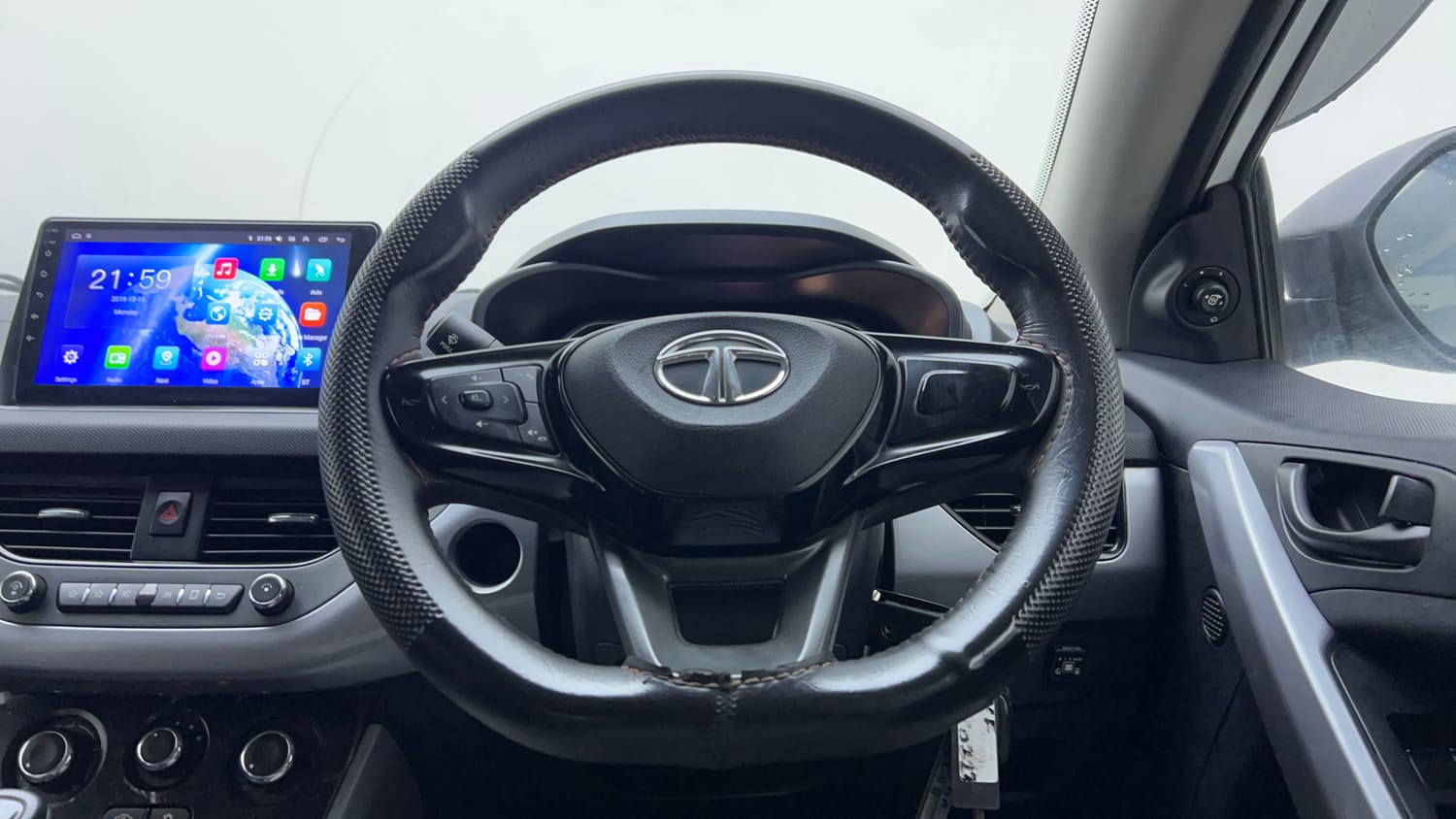 Used 2023 Tata Nexon XM S Petrol + CNG(Outside Fitted) Cng Manual interior STEERING VIEW