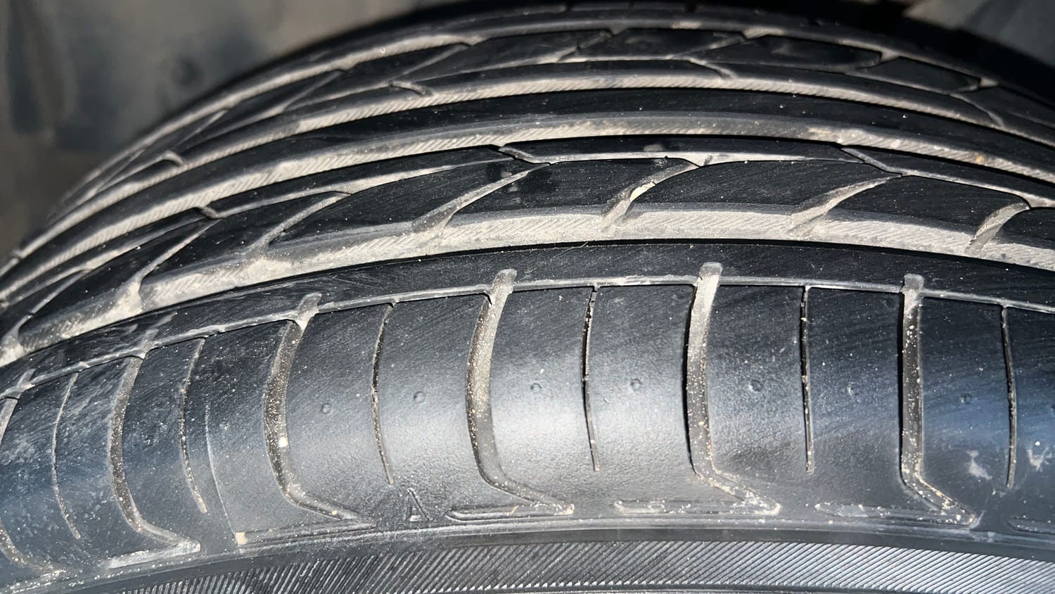 Used 2021 Nissan Magnite XV Turbo CVT Petrol Automatic tyres LEFT FRONT TYRE TREAD VIEW