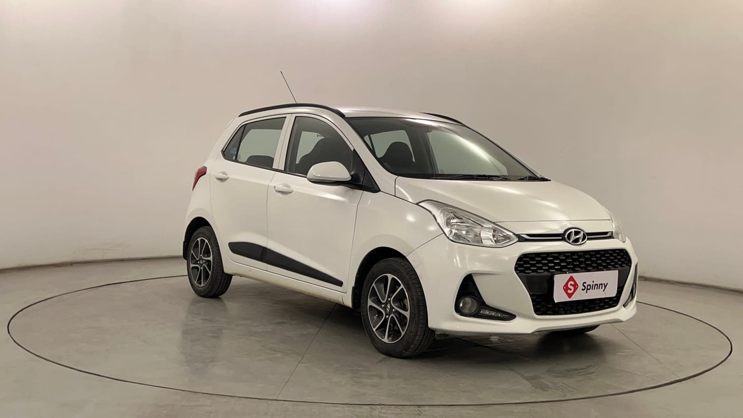 Used 2017 Hyundai Grand i10 Sportz (O) AT 1.2 Kappa VTVT Petrol Automatic exterior RIGHT FRONT CORNER VIEW