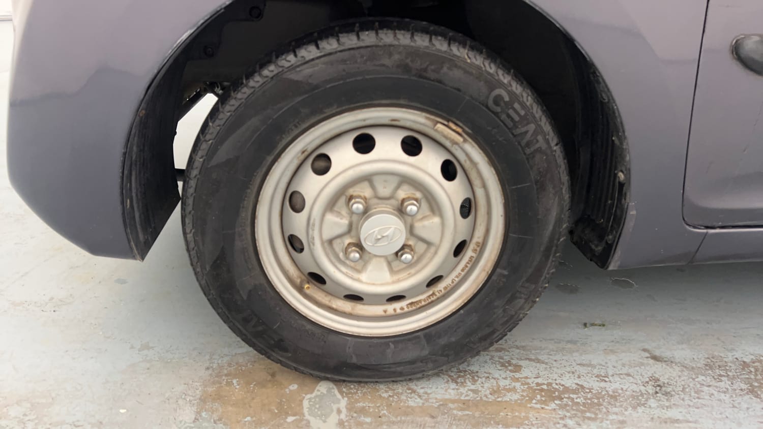 Used 2017 Hyundai Eon Era + Petrol Manual tyres LEFT FRONT TYRE RIM VIEW