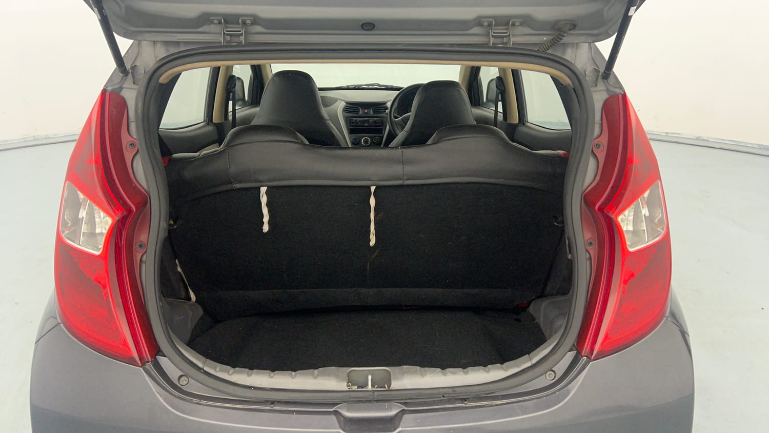 Used 2017 Hyundai Eon Era + Petrol Manual interior DICKY INSIDE VIEW