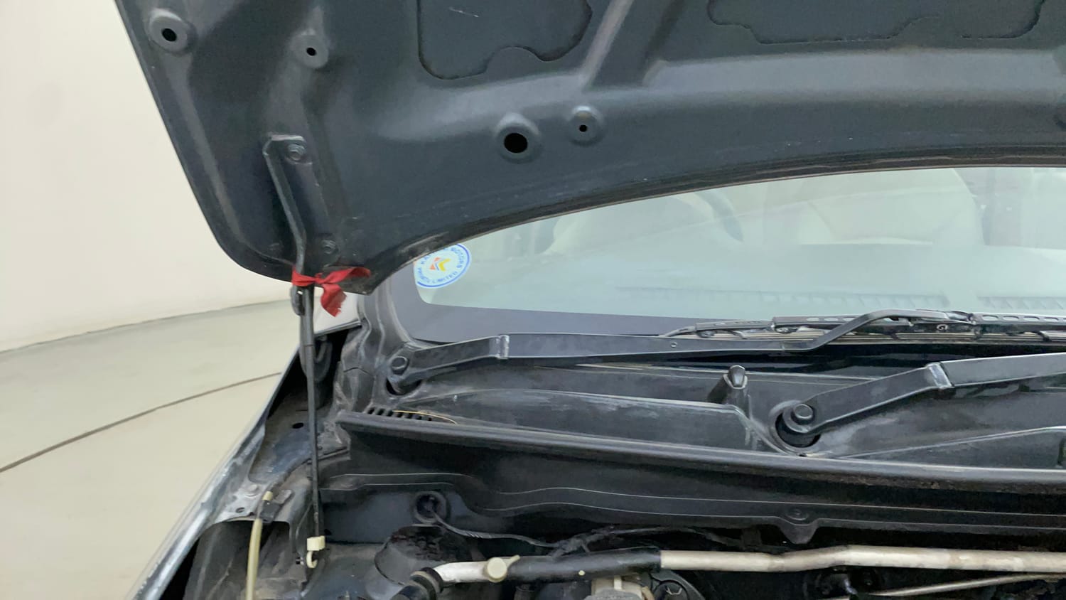 Used 2018 Maruti Suzuki Celerio VXi AMT Petrol Automatic engine ENGINE RIGHT SIDE HINGE & APRON VIEW
