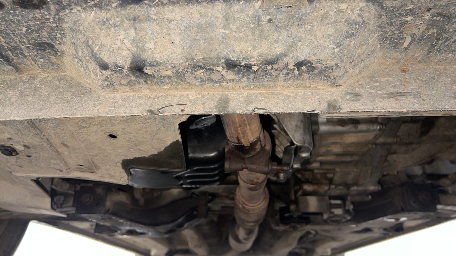 Used 2018 Tata Nexon XZ Plus Petrol Manual extra FRONT LEFT UNDERBODY VIEW