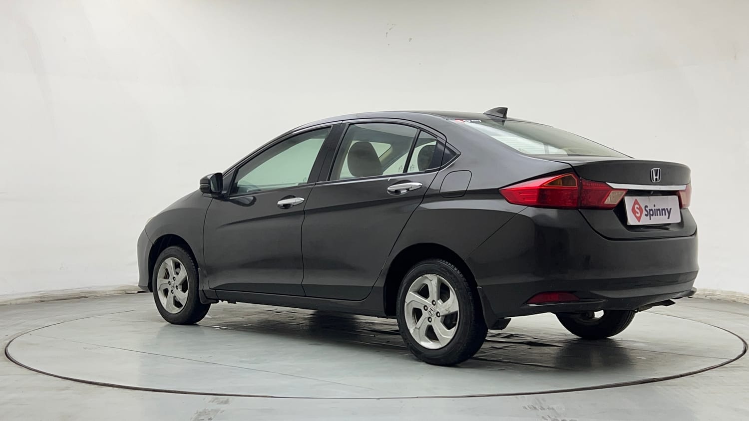 Used 2015 Honda City V Petrol Manual exterior LEFT REAR CORNER VIEW