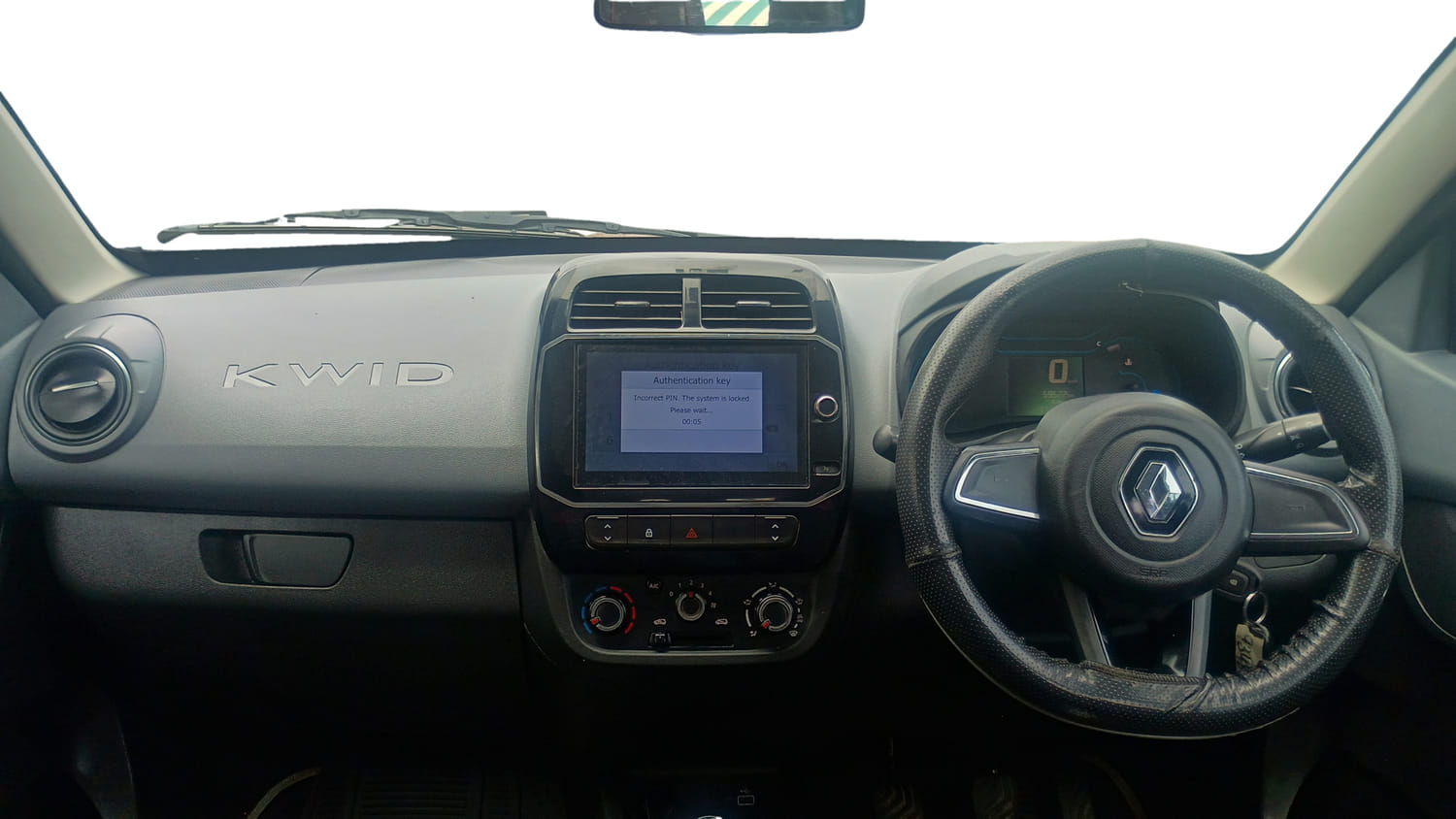 Used 2020 Renault Kwid RXT Petrol Manual interior DASHBOARD VIEW