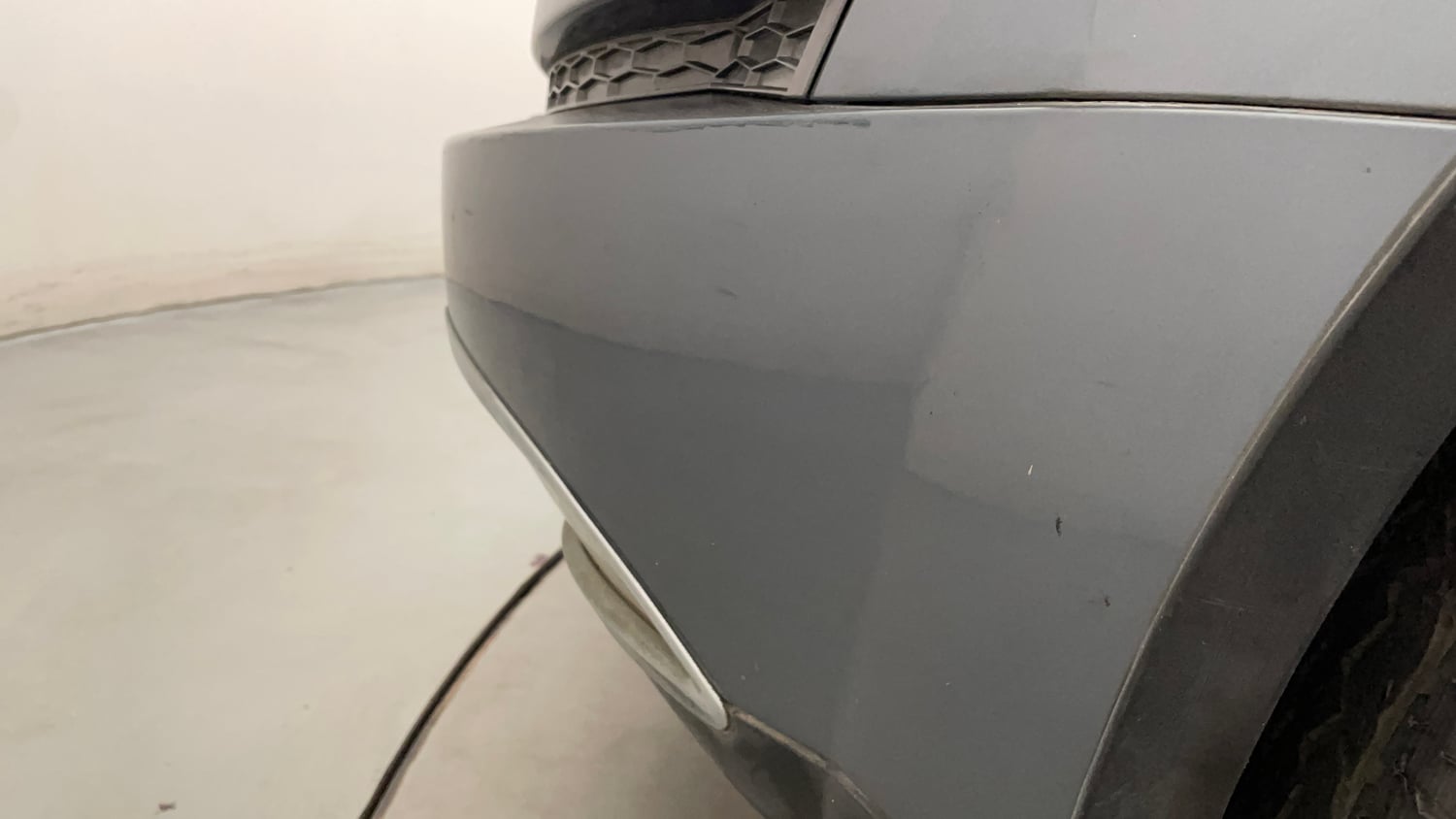 Used 2015 Mahindra XUV500 W6 Diesel Manual dents MINOR SCRATCH