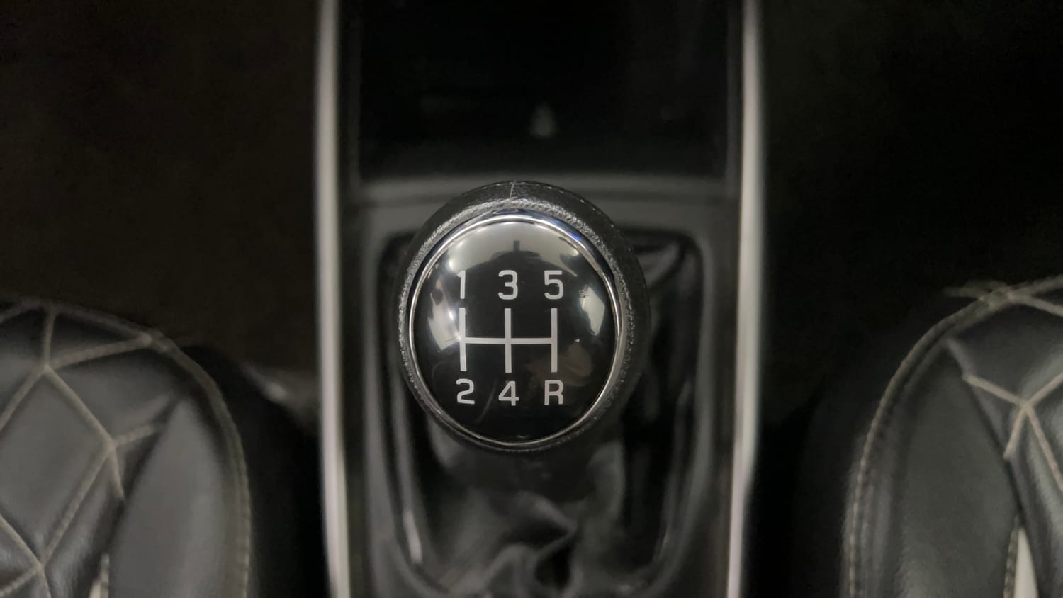 Used 2020 Maruti Suzuki Baleno Zeta Petrol Manual interior GEAR  KNOB VIEW