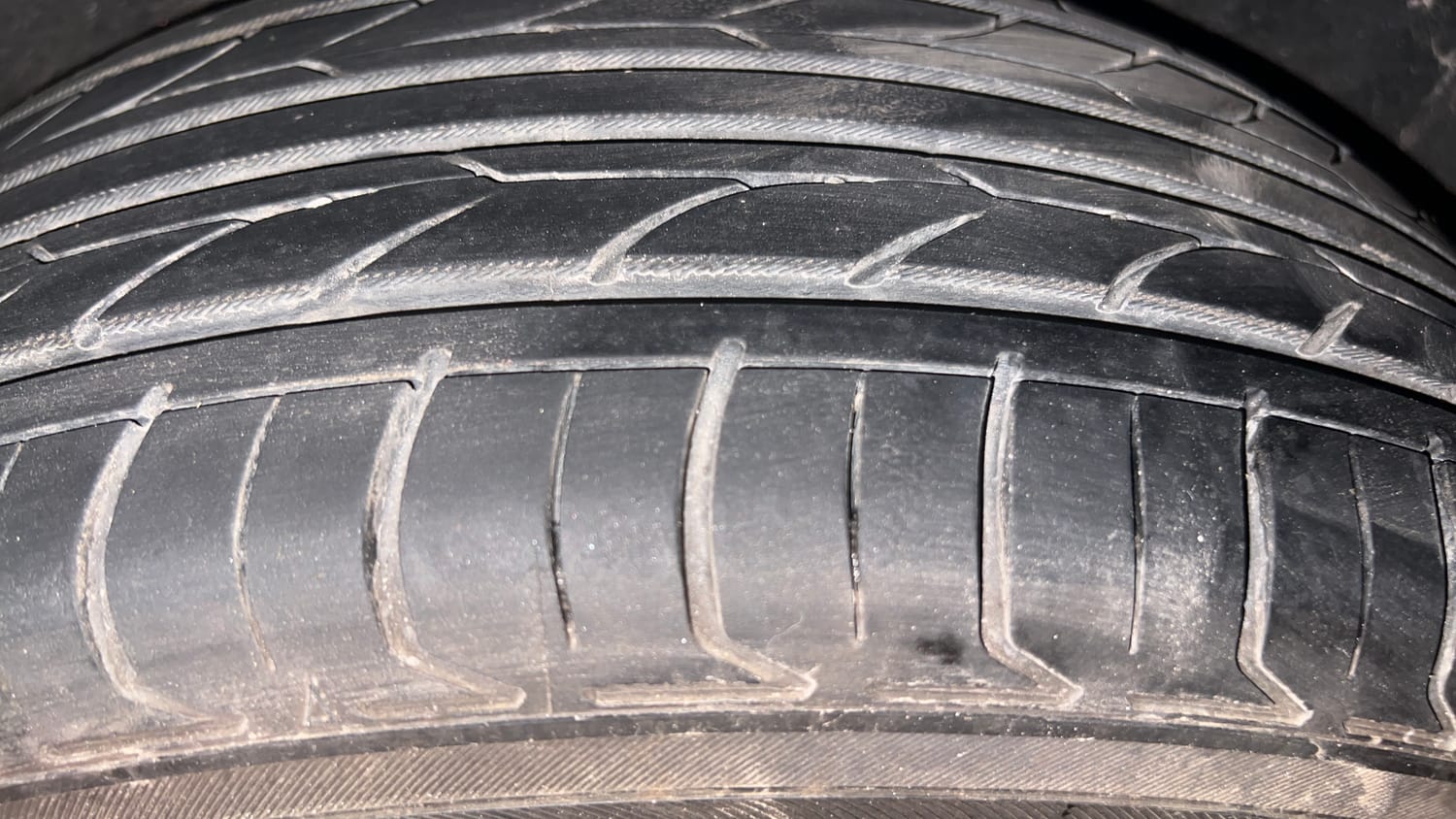 Used 2016 Ford EcoSport Titanium 1.5L Ti-VCT AT Petrol Automatic tyres LEFT REAR TYRE TREAD VIEW