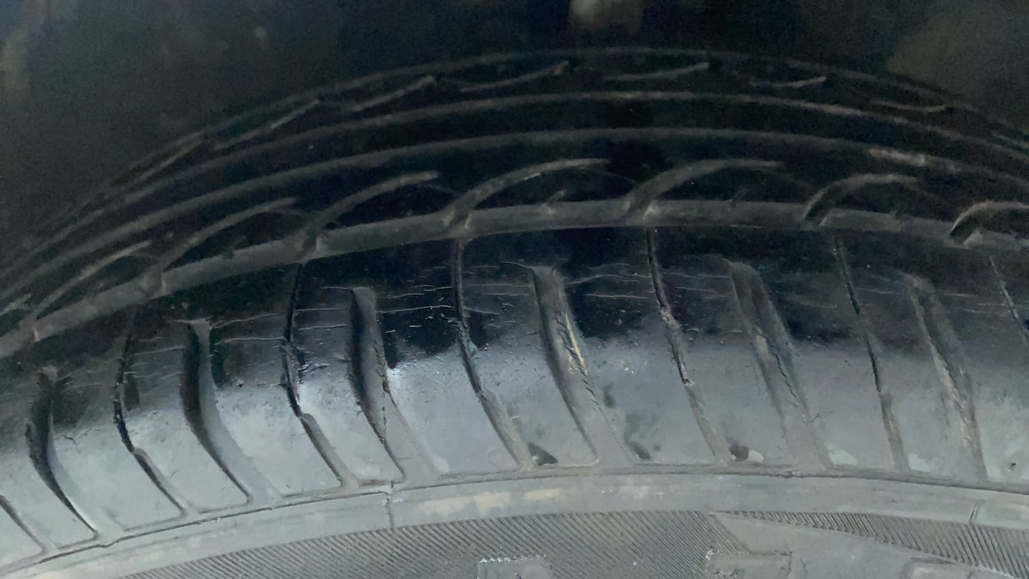 Used 2013 Volkswagen Polo Trendline 1.2L (P) Petrol Manual tyres RIGHT FRONT TYRE TREAD VIEW