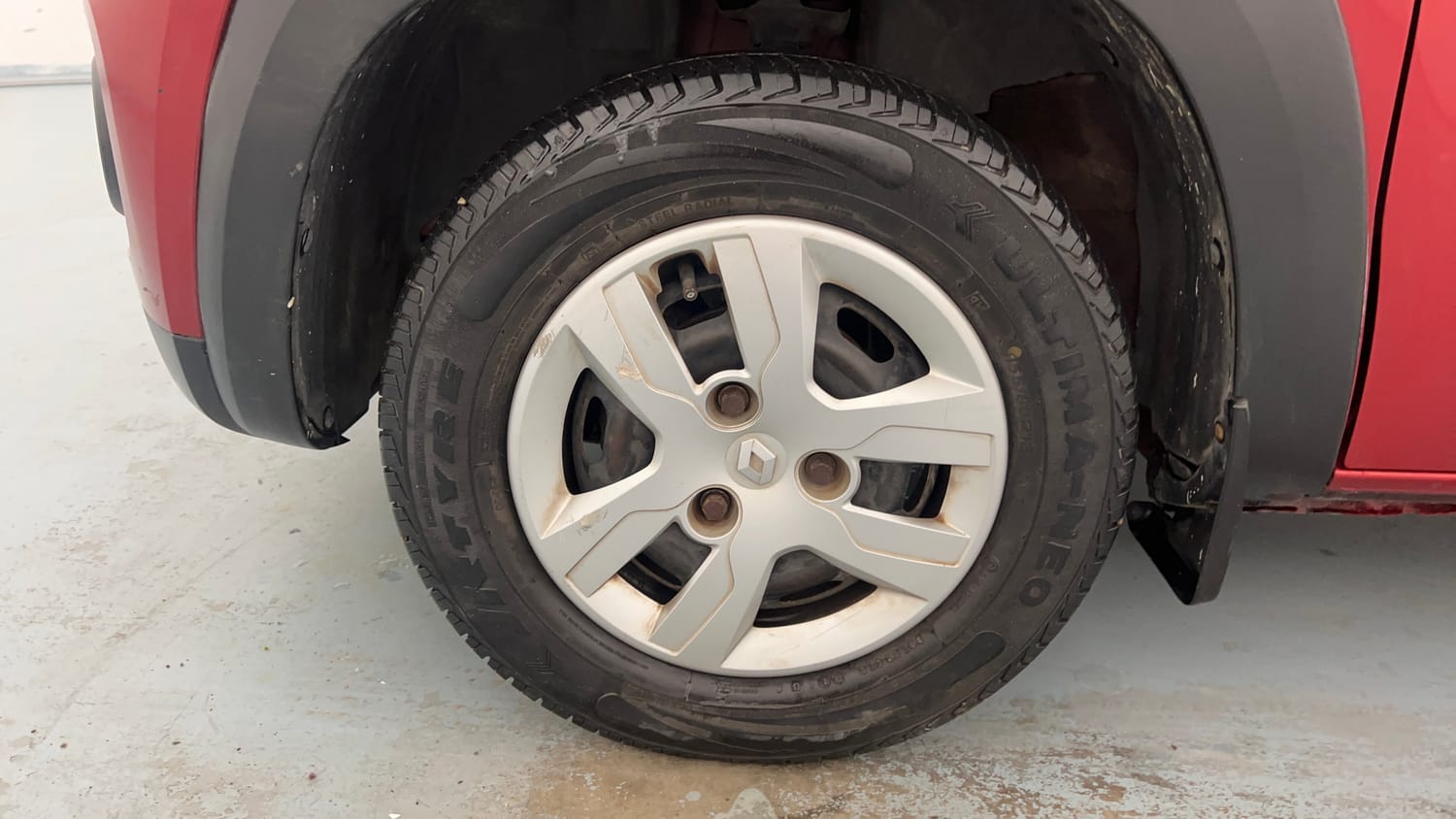 Used 2018 Renault Kwid RXT (O) 1.0 SCE Edition Petrol Manual tyres LEFT FRONT TYRE RIM VIEW