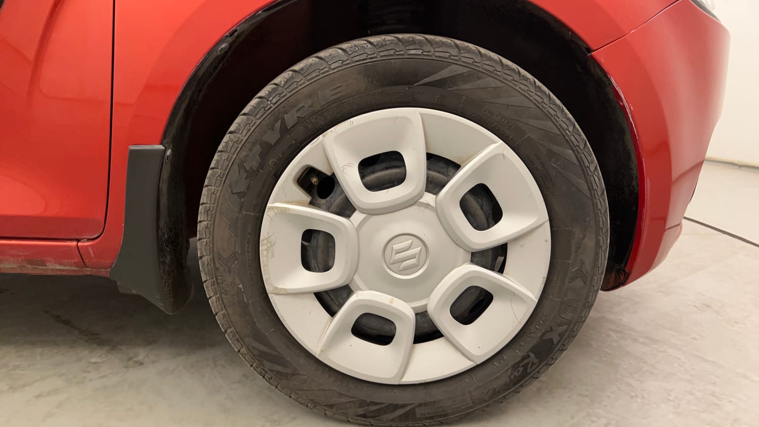 Used 2017 Maruti Suzuki Ignis Delta 1.2 AMT Petrol Automatic tyres RIGHT FRONT TYRE RIM VIEW
