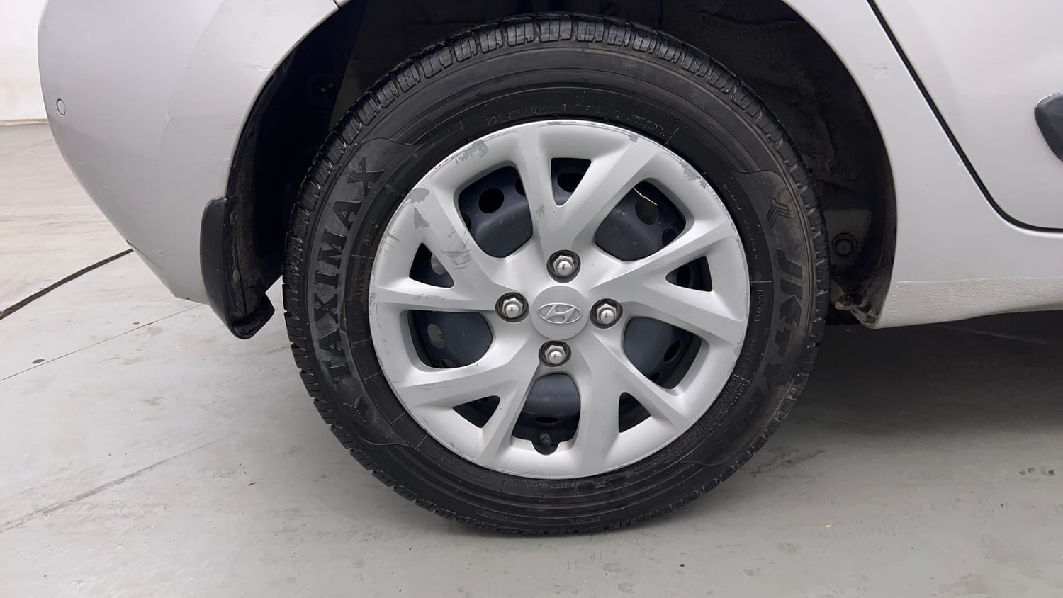 Used 2018 Hyundai Grand i10 Sportz 1.2 Kappa VTVT Petrol Manual tyres RIGHT REAR TYRE RIM VIEW