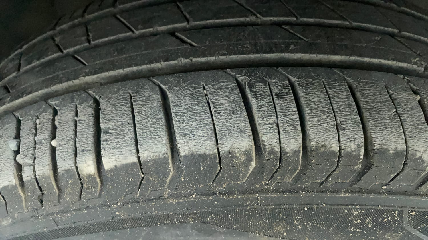 Used 2023 Tata Punch Accomplished AMT Petrol Automatic tyres RIGHT FRONT TYRE TREAD VIEW