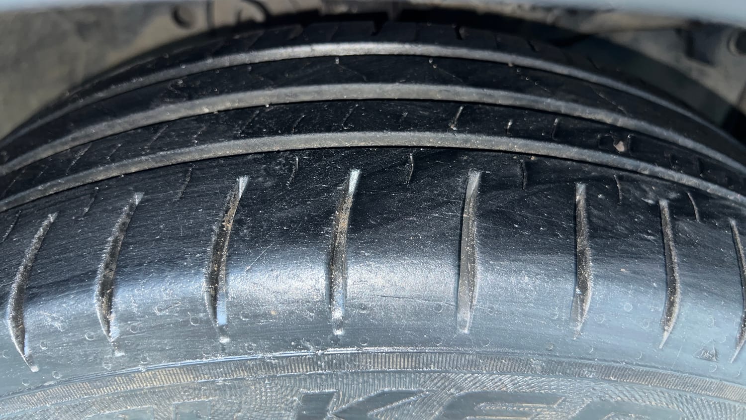 Used 2015 Honda City V Petrol Manual tyres RIGHT FRONT TYRE TREAD VIEW