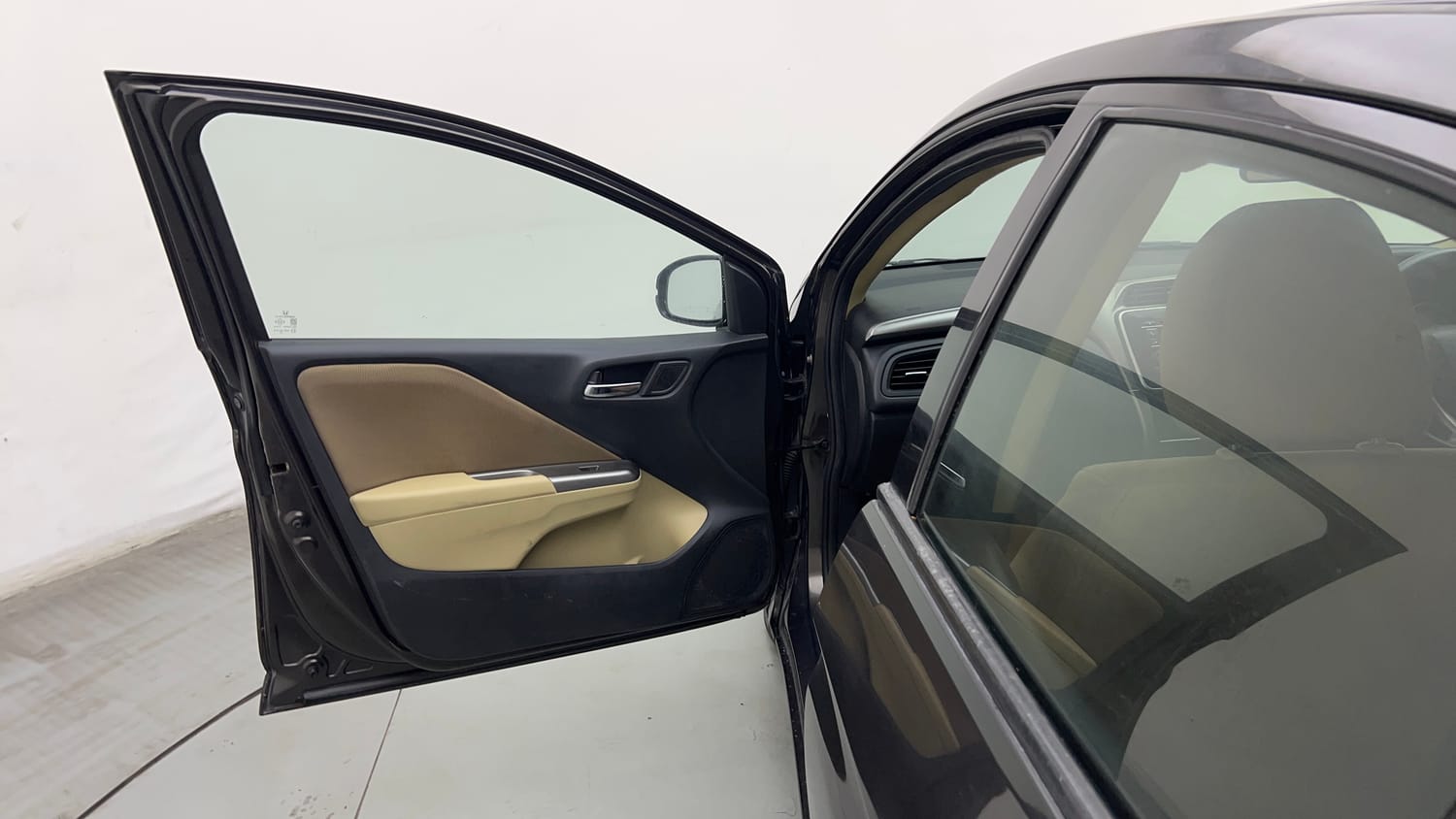 Used 2015 Honda City V Petrol Manual interior LEFT FRONT DOOR OPEN VIEW