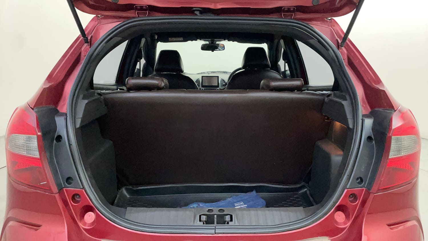 Used 2019 Ford Freestyle Titanium 1.2 Ti-VCT Petrol Manual interior DICKY INSIDE VIEW