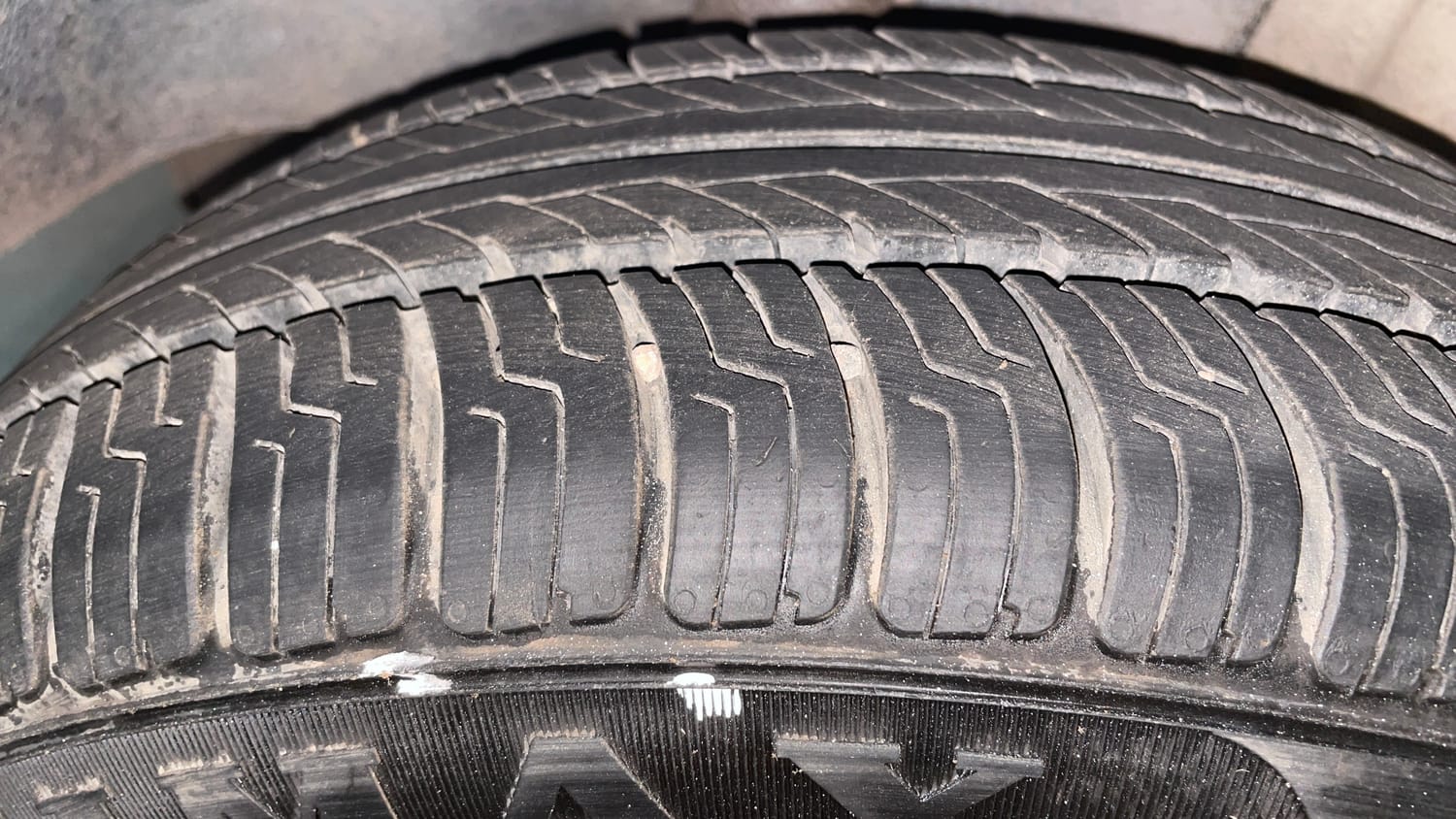 Used 2013 Ford Figo Duratec Petrol EXI 1.2 Petrol Manual tyres RIGHT REAR TYRE TREAD VIEW
