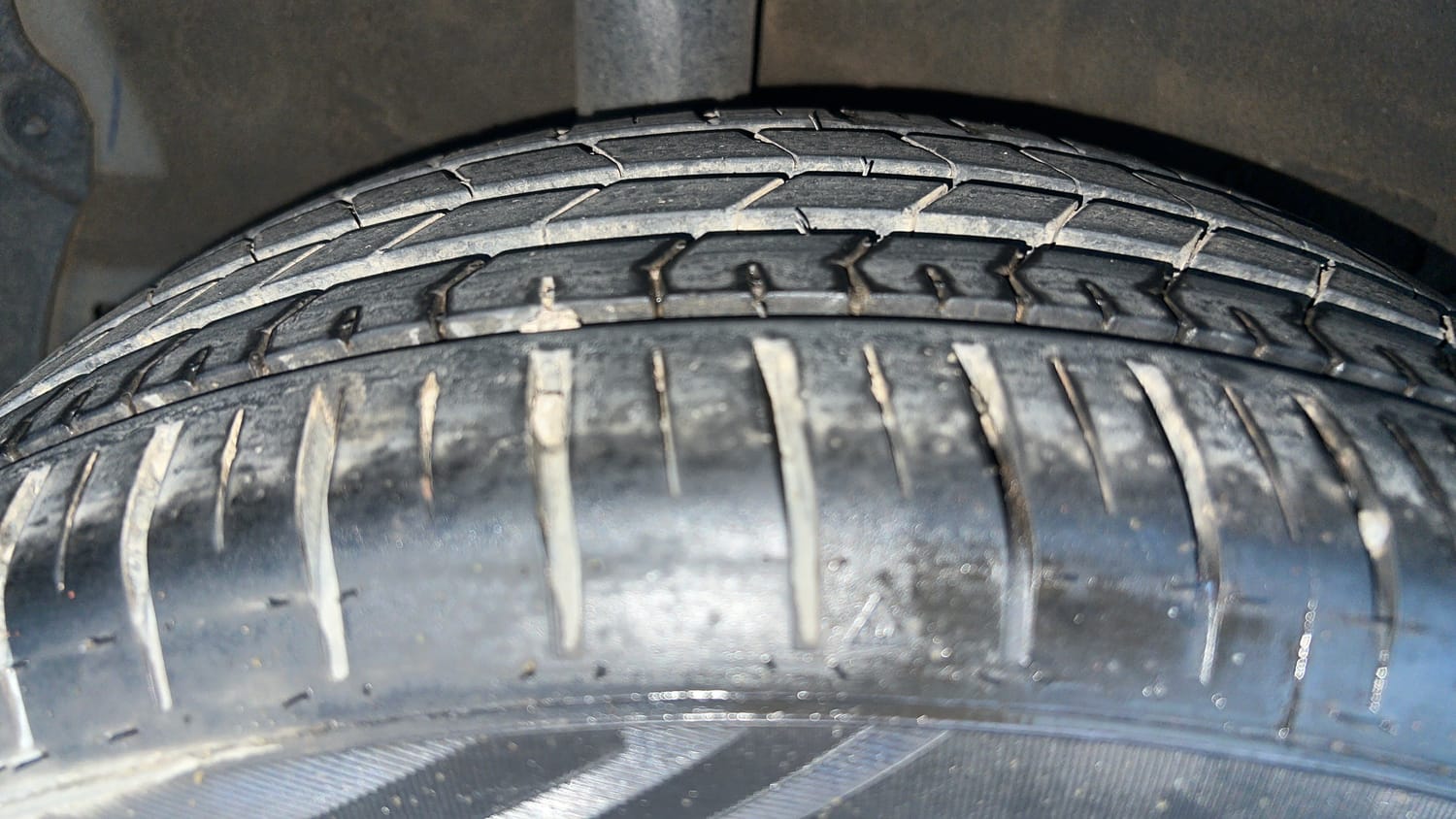Used 2024 Hyundai New i20 Asta (O) 1.2 IVT Petrol Automatic tyres RIGHT REAR TYRE TREAD VIEW