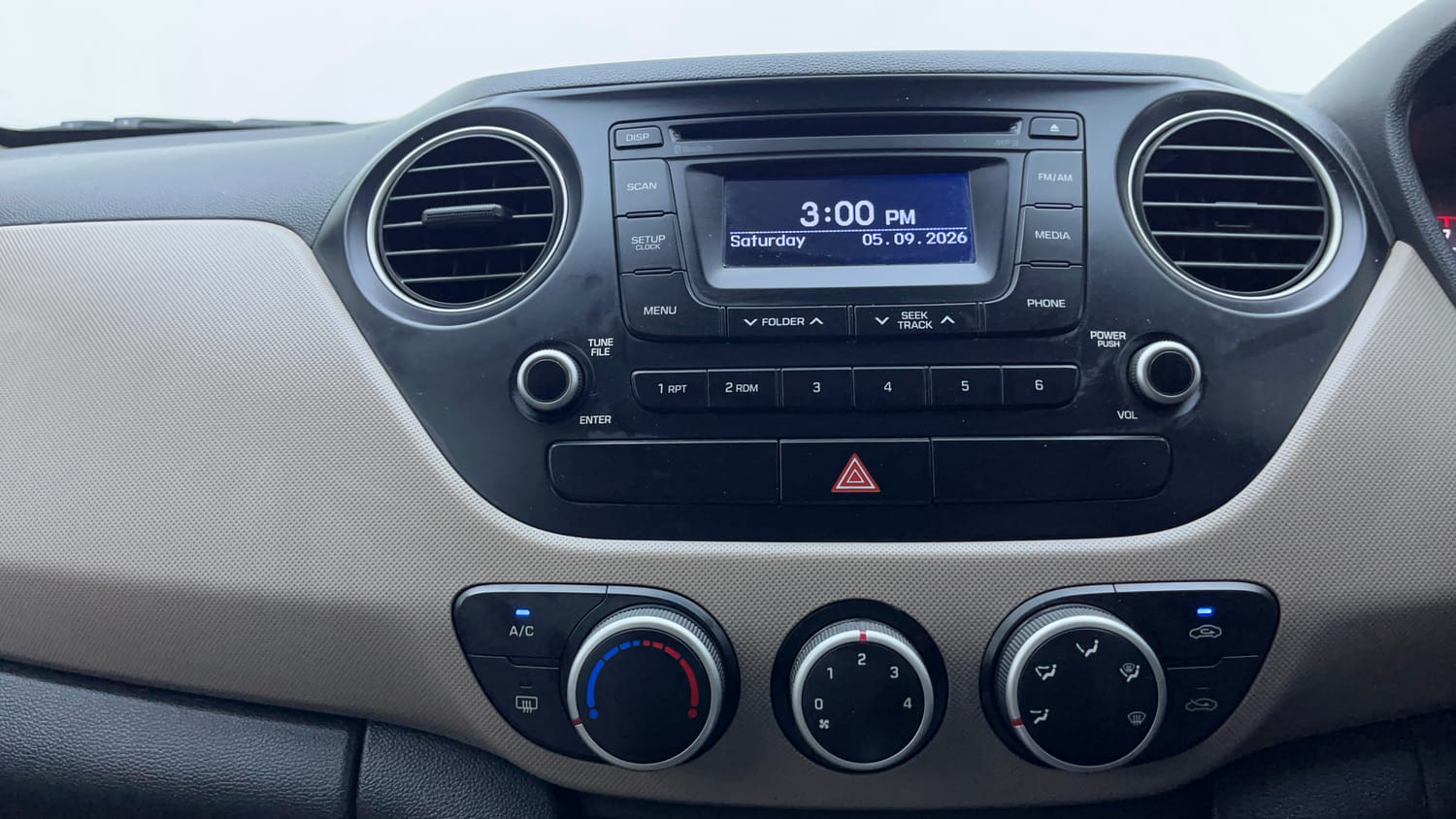 Used 2016 Hyundai Grand i10 Asta AT 1.2 Kappa VTVT Petrol Automatic interior MUSIC SYSTEM & AC CONTROL VIEW
