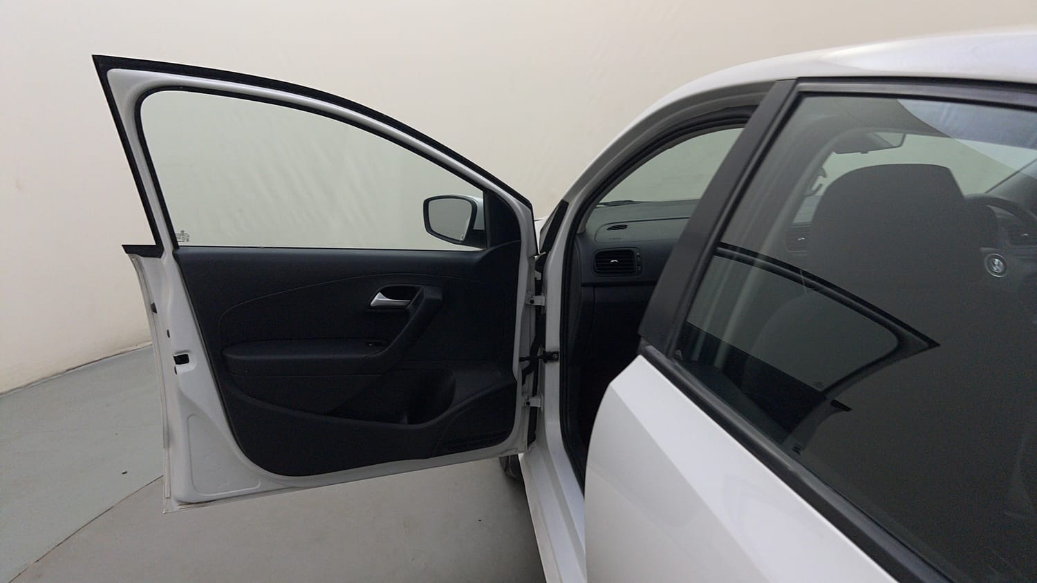 Used 2015 Volkswagen Polo Comfortline 1.2L (P) Petrol Manual interior LEFT FRONT DOOR OPEN VIEW