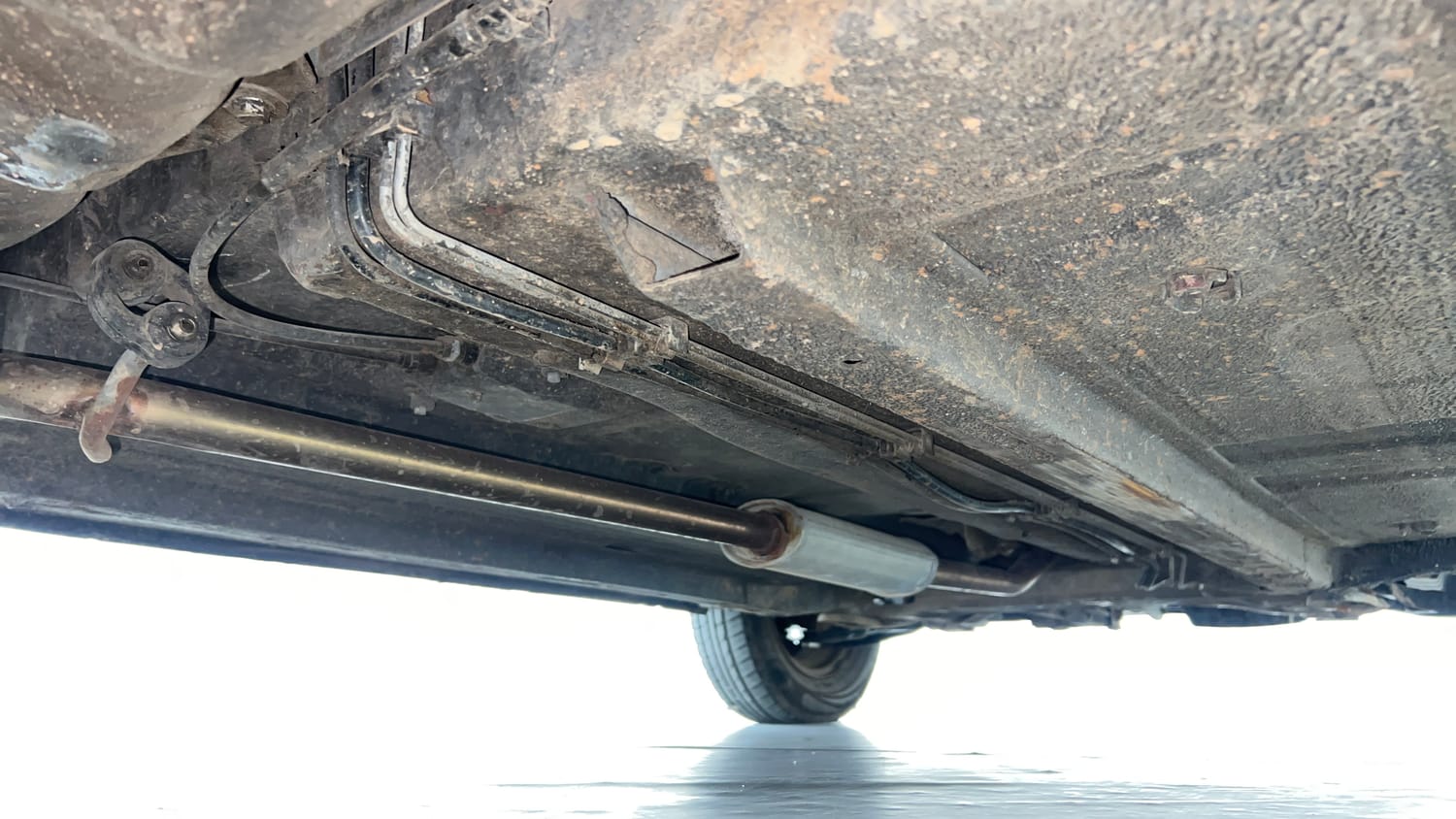 Used 2016 Renault Kwid RXT Petrol Manual extra REAR RIGHT UNDERBODY VIEW