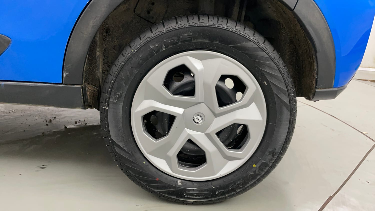 Used 2020 Tata Nexon XM Petrol Manual tyres LEFT REAR TYRE RIM VIEW