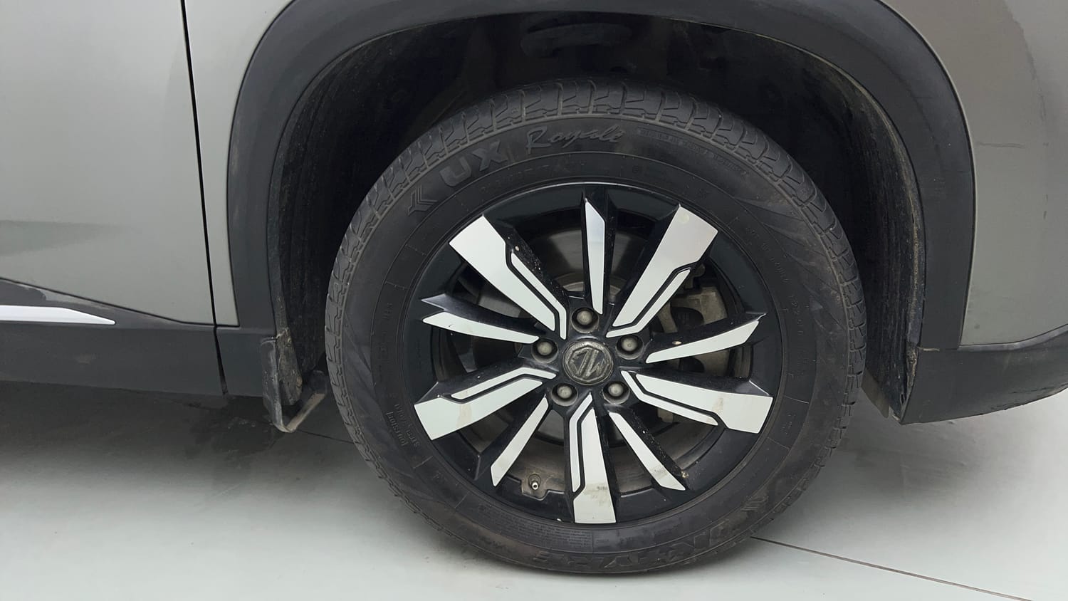 Used 2020 MG Motors Hector Sharp 1.5 DCT Petrol Petrol Automatic tyres RIGHT FRONT TYRE RIM VIEW