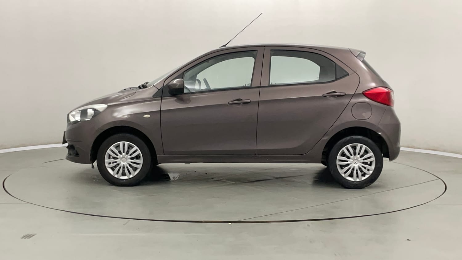 Used 2017 Tata Tiago Revotron XT Petrol Manual exterior LEFT SIDE VIEW