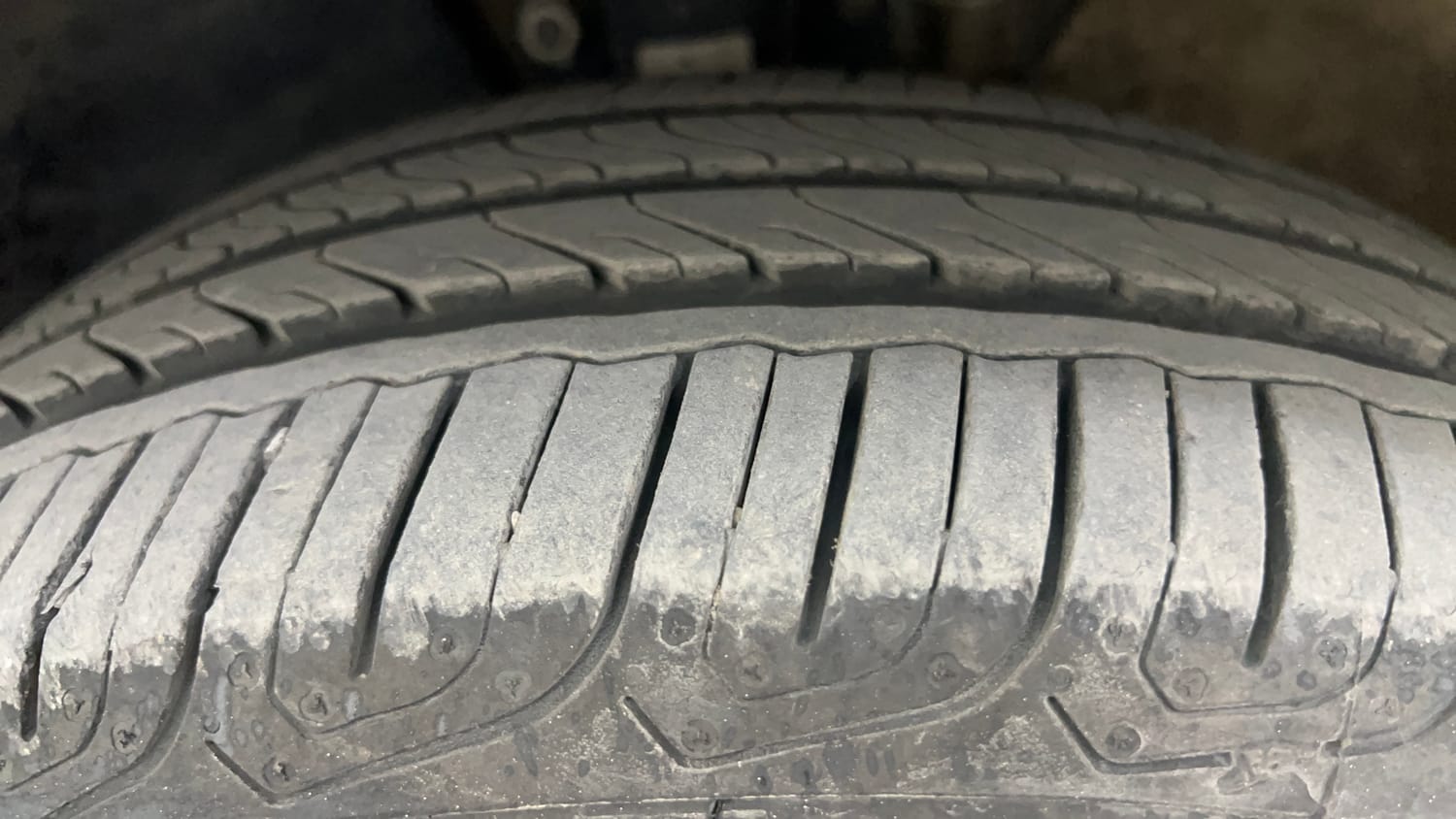 Used 2018 Skoda Rapid Style 1.6 MPI Petrol Manual tyres LEFT FRONT TYRE TREAD VIEW