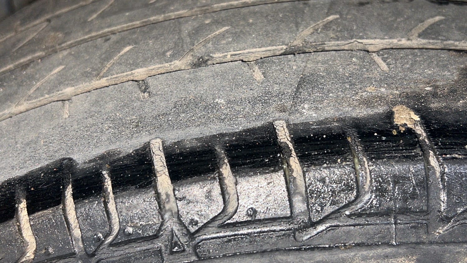 Used 2017 Hyundai Elite i20 Asta 1.2 Petrol Manual tyres RIGHT REAR TYRE TREAD VIEW