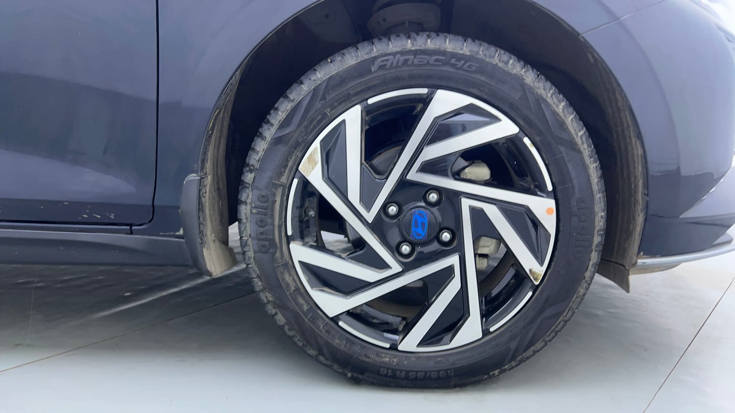 Used 2024 Hyundai New i20 Asta (O) 1.2 IVT Petrol Automatic tyres RIGHT FRONT TYRE RIM VIEW