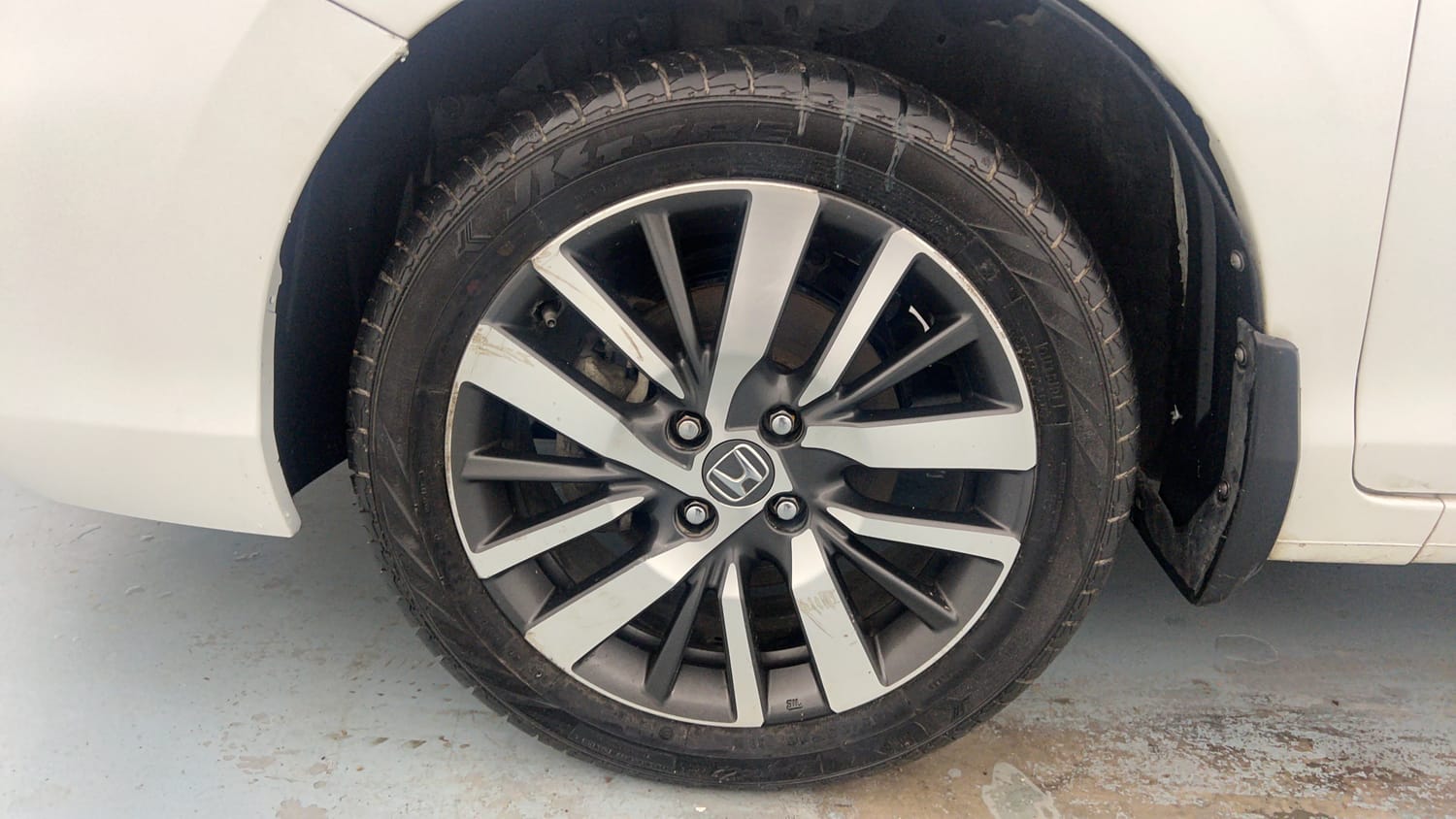Used 2022 Honda City ZX Petrol Petrol Manual tyres LEFT FRONT TYRE RIM VIEW