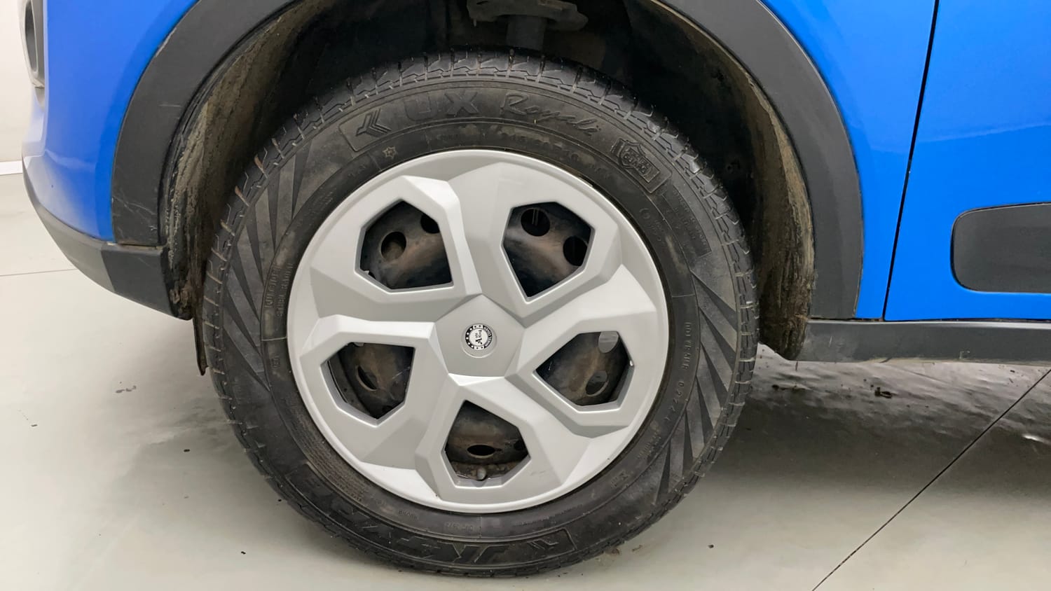 Used 2020 Tata Nexon XM Petrol Manual tyres LEFT FRONT TYRE RIM VIEW