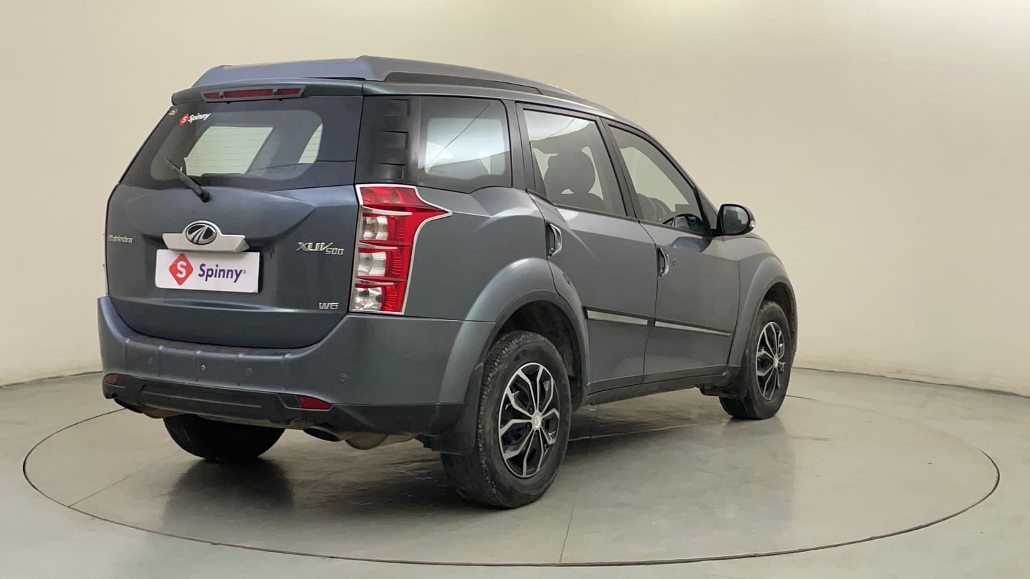 Used 2015 Mahindra XUV500 W6 Diesel Manual exterior RIGHT REAR CORNER VIEW