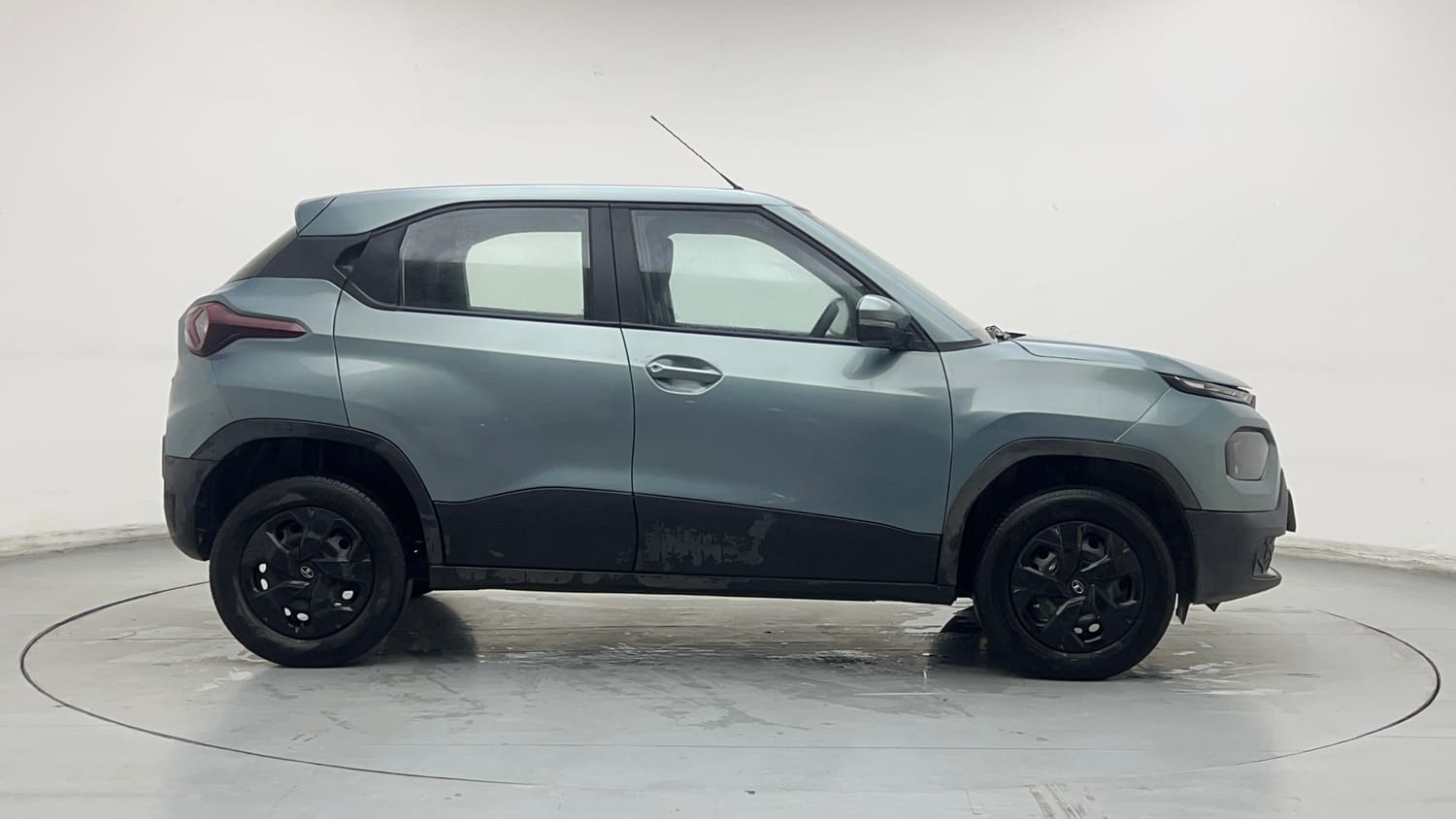 Used 2022 Tata Punch Adventure MT Petrol Manual exterior RIGHT SIDE VIEW