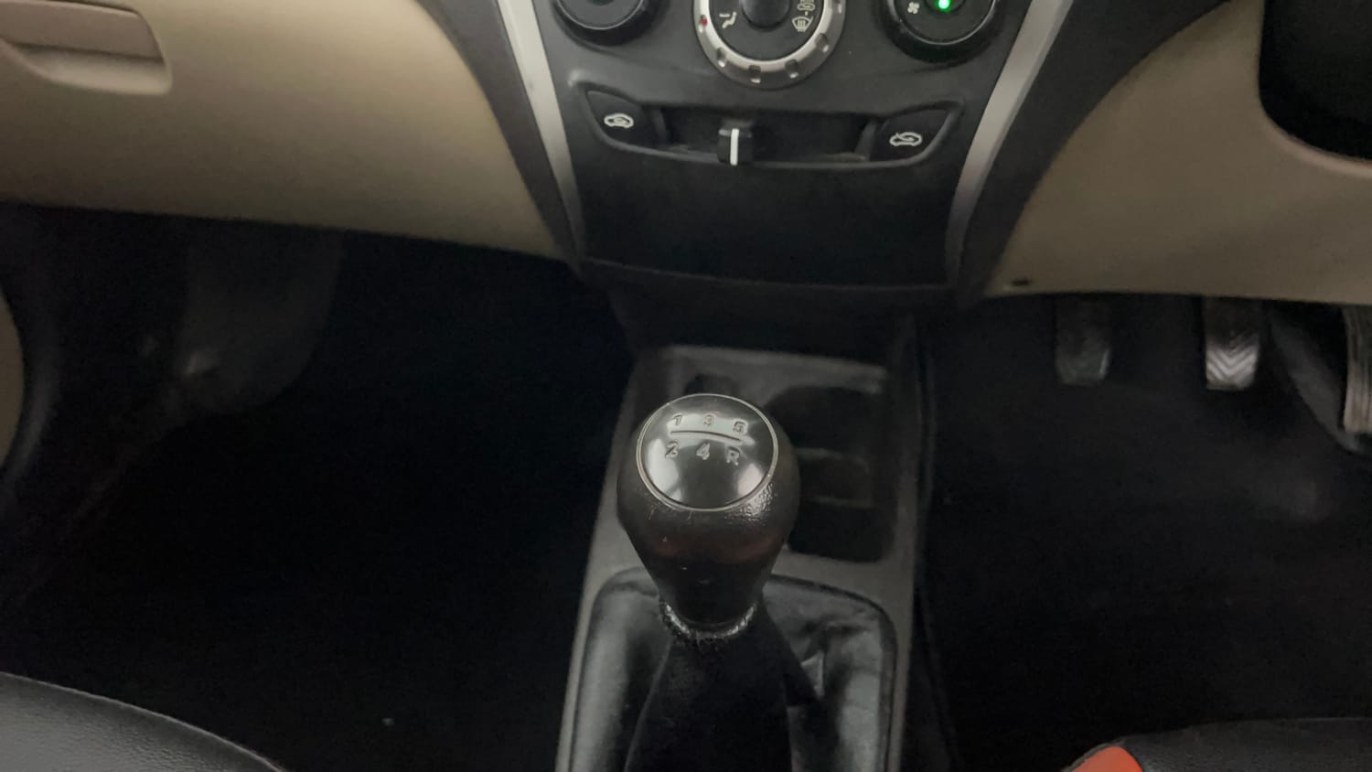 Used 2017 Hyundai Eon Era + Petrol Manual interior GEAR  KNOB VIEW
