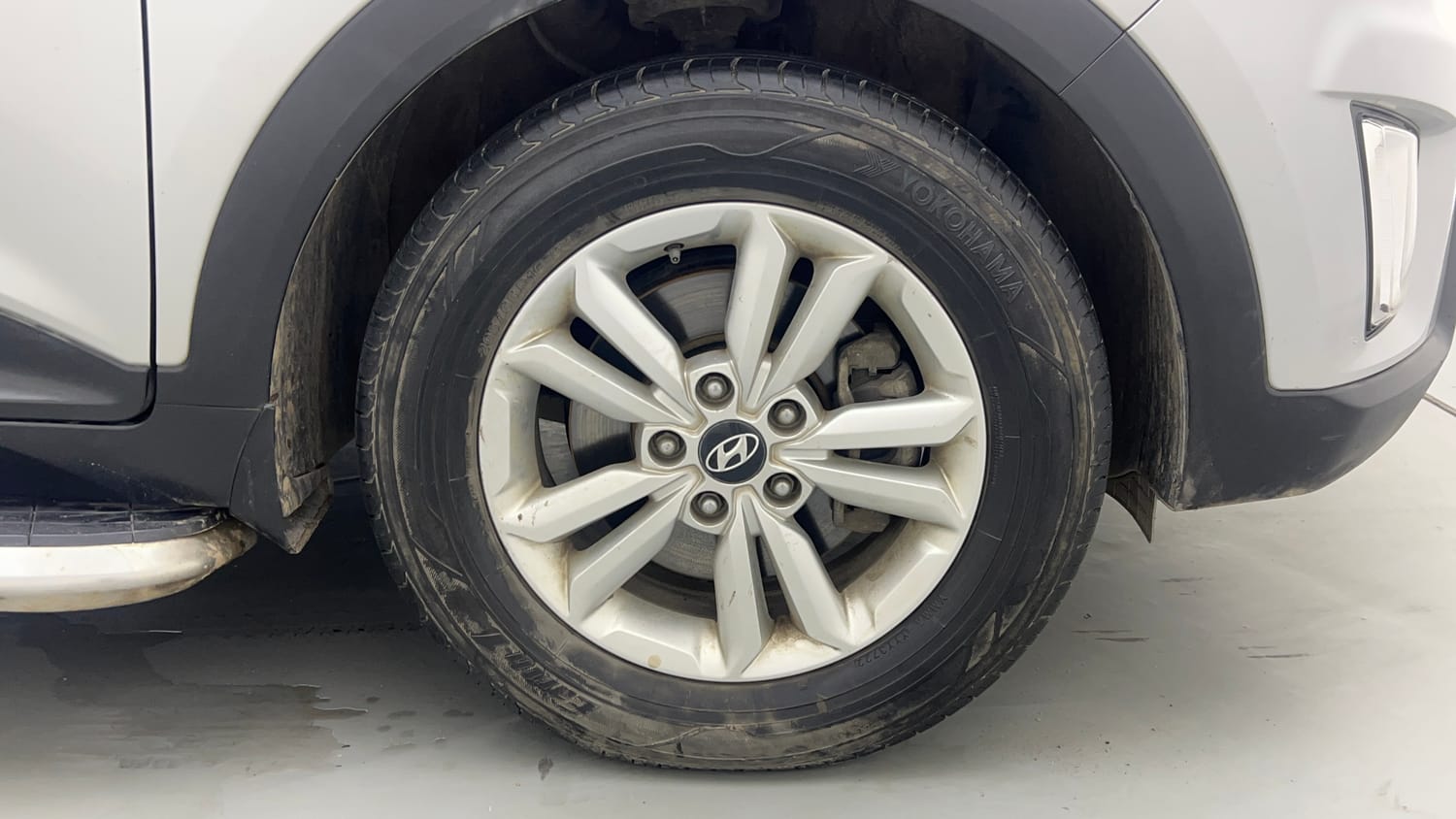 Used 2015 Hyundai Creta 1.6 SX Plus Petrol Petrol Manual tyres RIGHT FRONT TYRE RIM VIEW