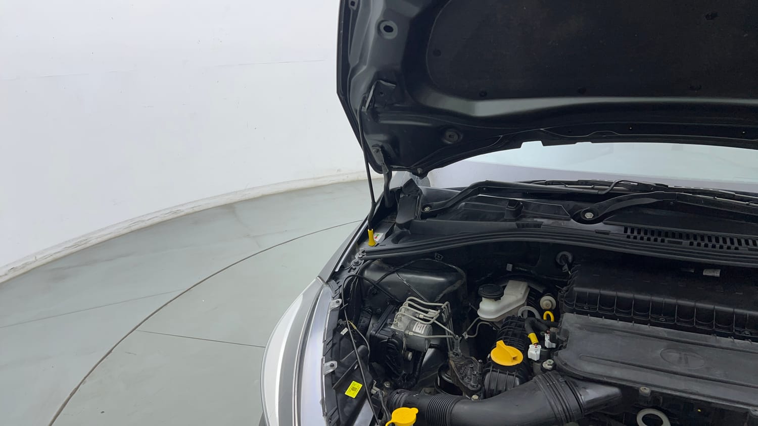 Used 2024 Tata Tigor XZA Plus iCNG Cng Automatic engine ENGINE RIGHT SIDE HINGE & APRON VIEW