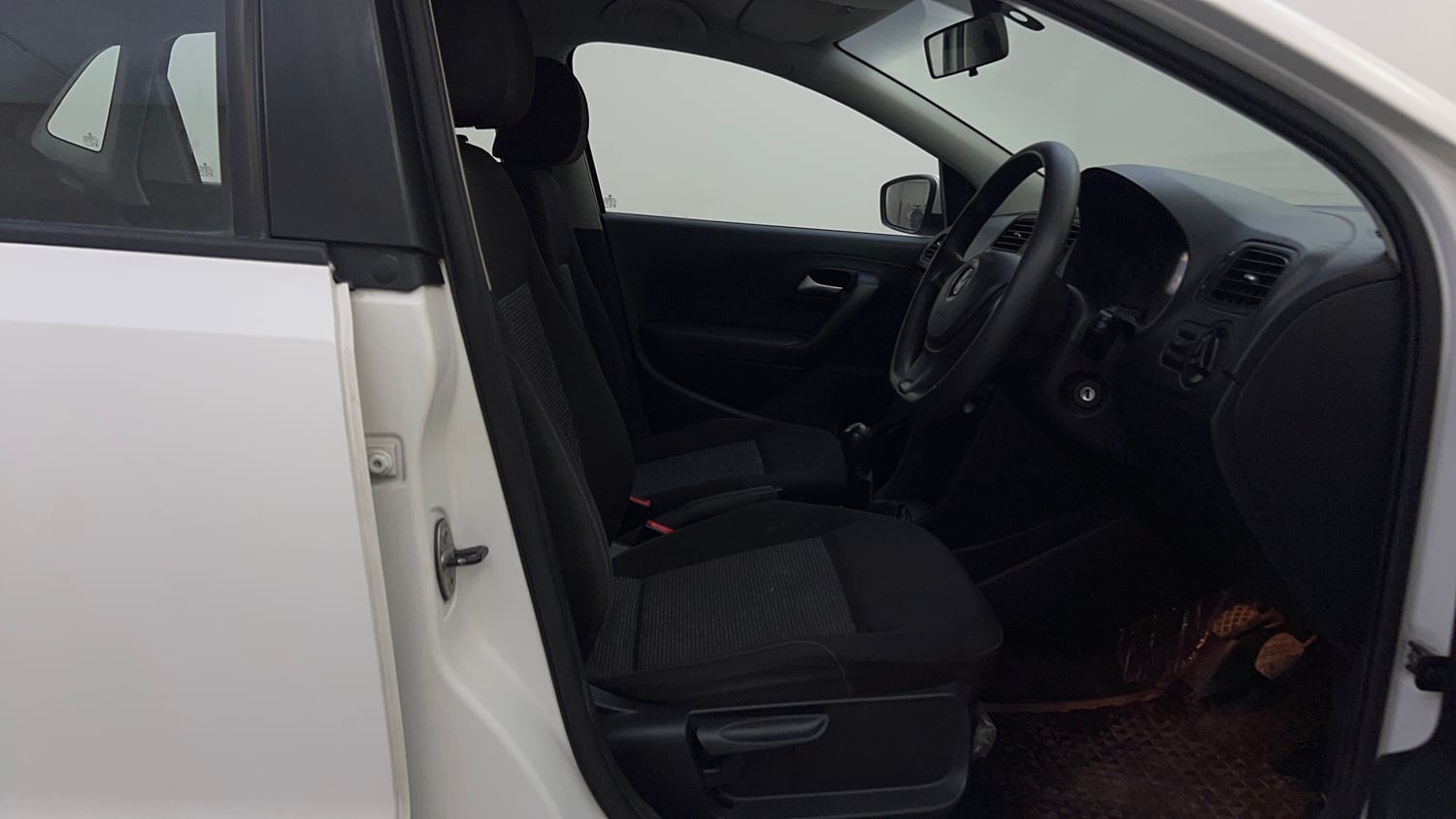 Used 2015 Volkswagen Polo Comfortline 1.2L (P) Petrol Manual interior RIGHT SIDE FRONT DOOR CABIN VIEW