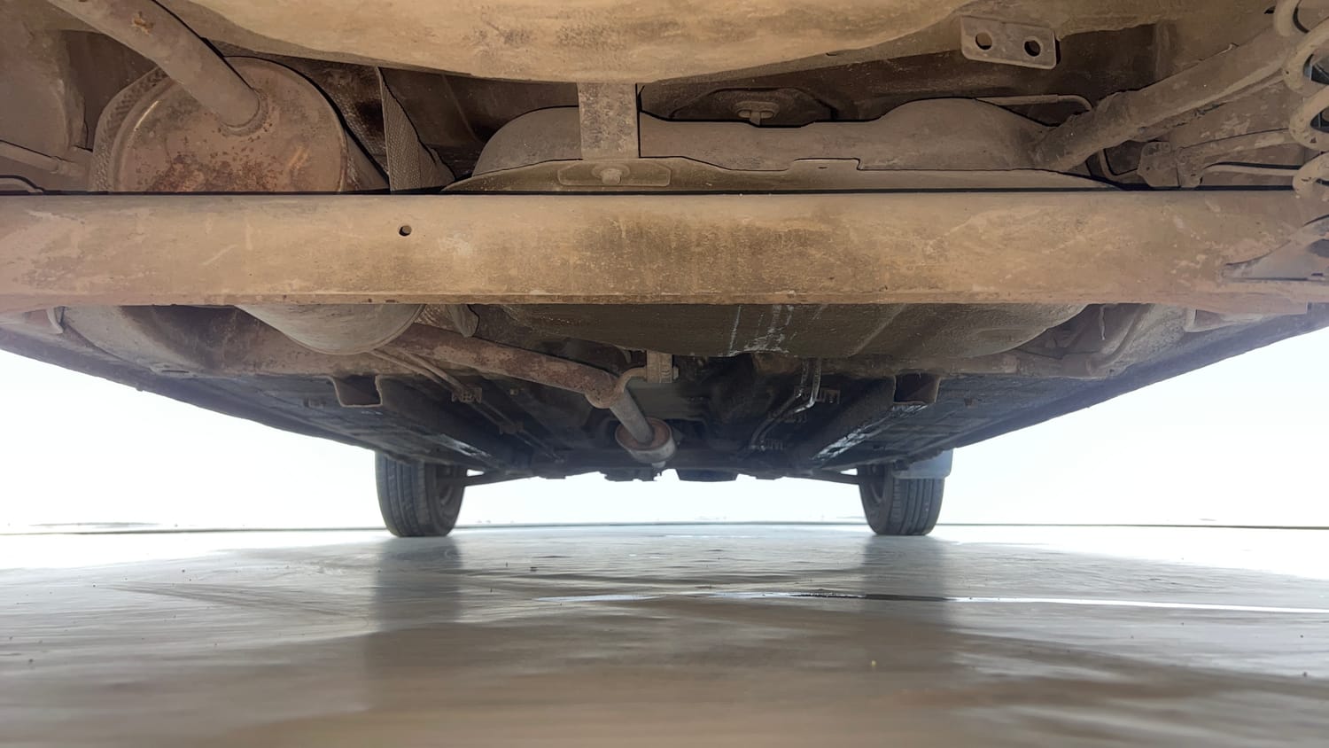 Used 2019 Renault Kwid 1.0 RXT AMT Opt Petrol Automatic extra REAR UNDERBODY VIEW (TAKEN FROM REAR)